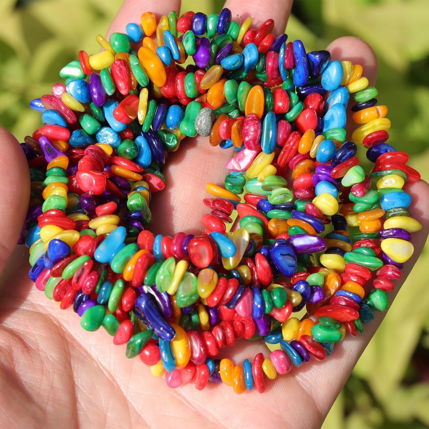 400pcs Natural Chip Shell Beads for Jewelry Making Colorful Shell 5-8mm Irregular Gemstones Healing Crystal Loose Rocks Bead Hole Drilled for Ring Earrings Necklace Bracelet Making DIY Art Crafts