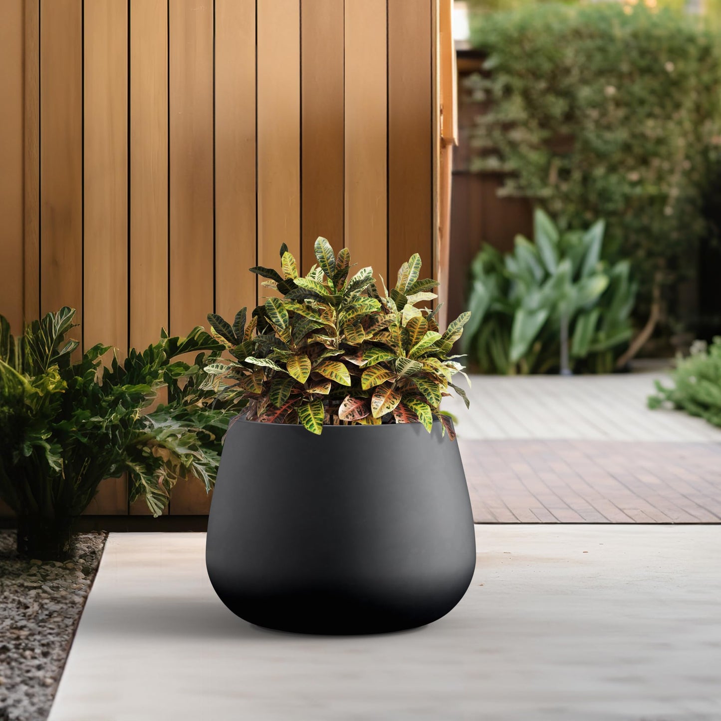 Kante 18.1" Dia Round Concrete Planter, Curva Style Garden Pot with Drainage Hole for Indoor & Outdoor Plants, Ideal for Tree, Flowers, Shrubs, Black Finish with Painted Interior