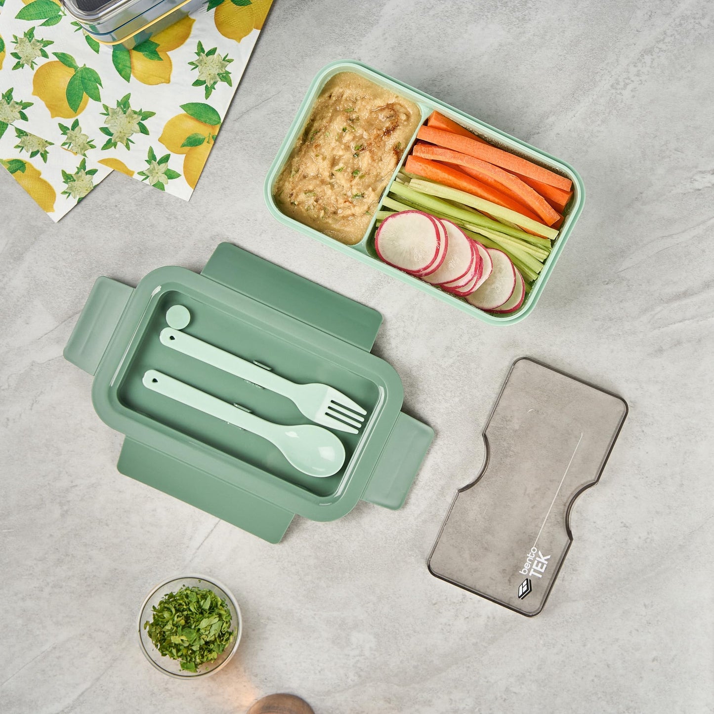 Restaurantware-Bento Tek 28.7 Ounce Bento Box, 1 Reusable Lunch Container - With Fork And Spoon, Does Not Contain BPA, Green Plastic Reusable Lunch Box, Microwavable, Dishwashable