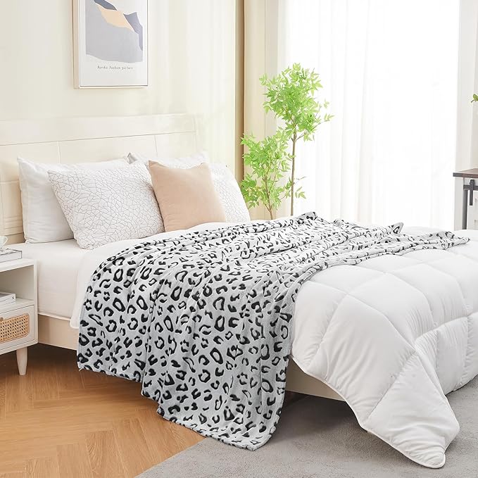 SOCHOW Flannel Fleece Cheetah Print Throw Blanket for Women, Lightweight Super Soft Cozy Plush Blanket, 50 x 60 Inches Black Leopard