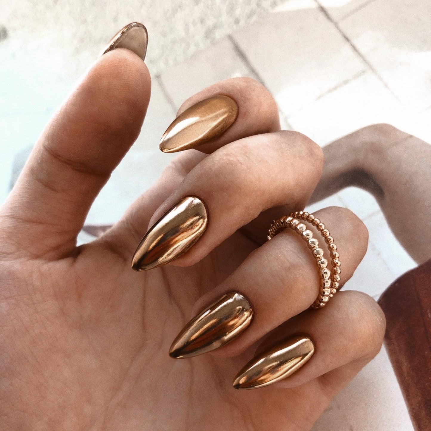KQueenest Bronze Chrome Press on Nails Medium Almond, Metallic Brown Acrylic Fake Nails Medium Stiletto, Glitter Glazed Glue on Nails for Women Manicure, Glossy False Nail Press ons in 24 Pcs