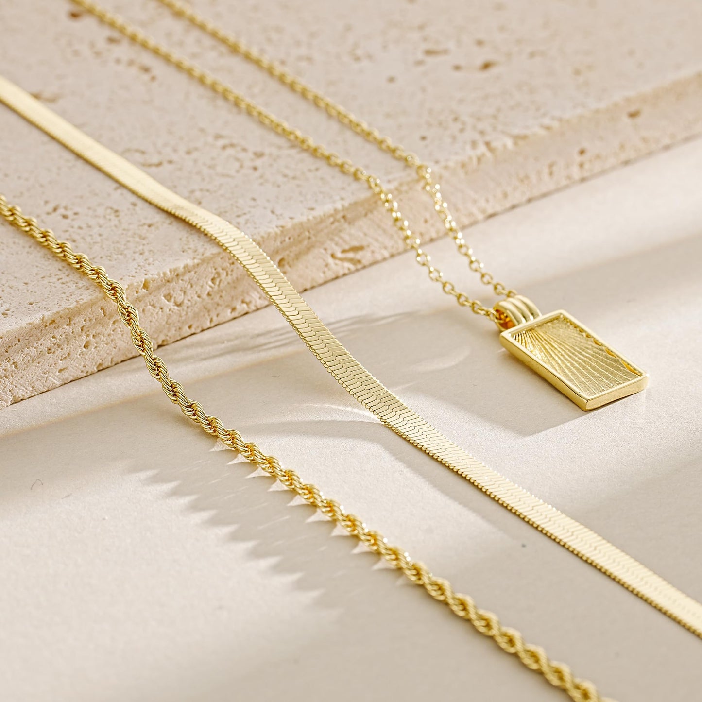 YOIHUR Gold Necklaces for Women, 14K Gold Plated Dainty Stackable Stack Choke Necklaces, Trendy Layering Pendant Necklace Set Jewelry for Women Gifts