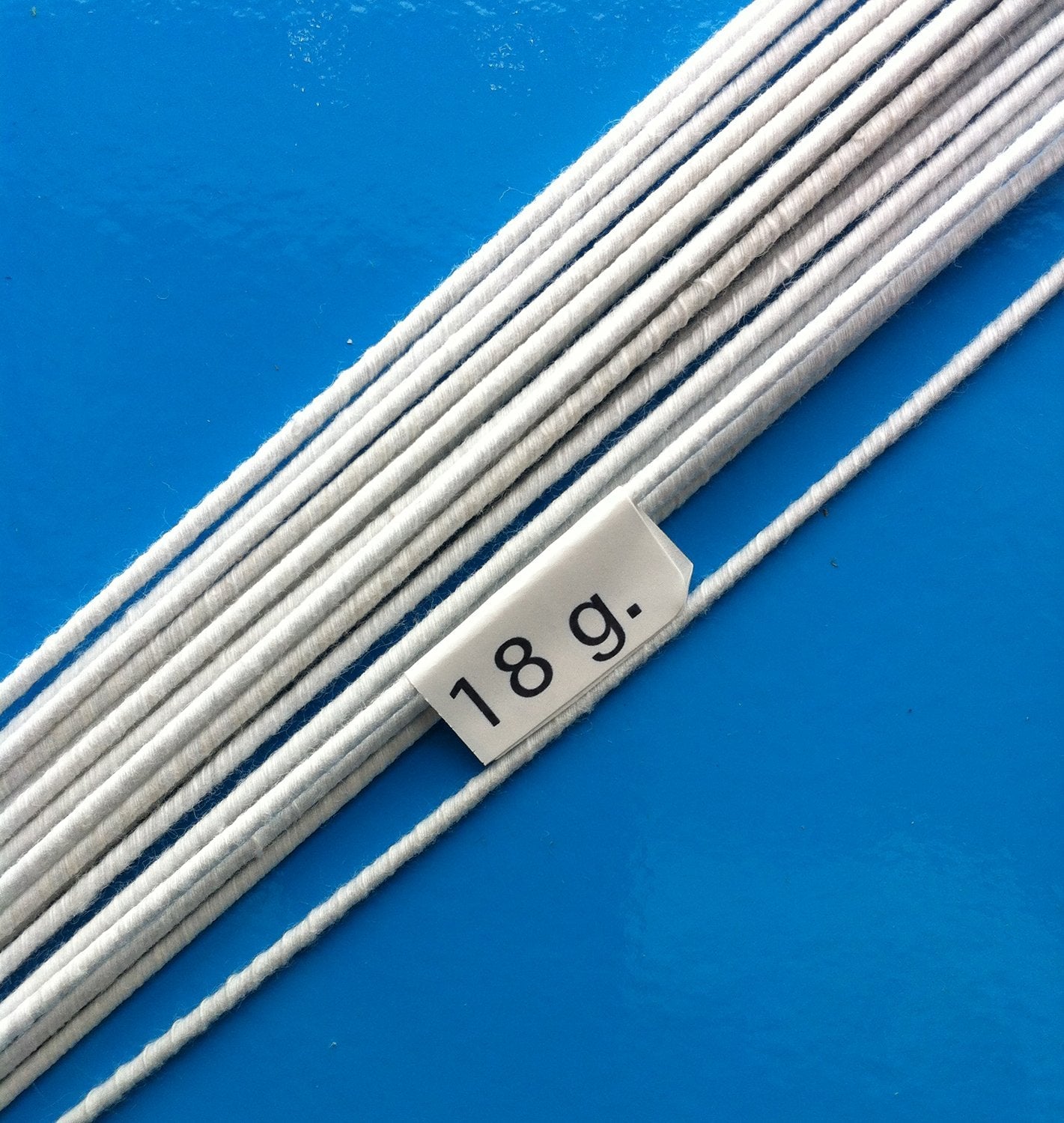 18 Gauge White Cotton Covered Floral Wire - 20 feet per Bundle (6.1m) in 12 inch Lengths (30.5cm)