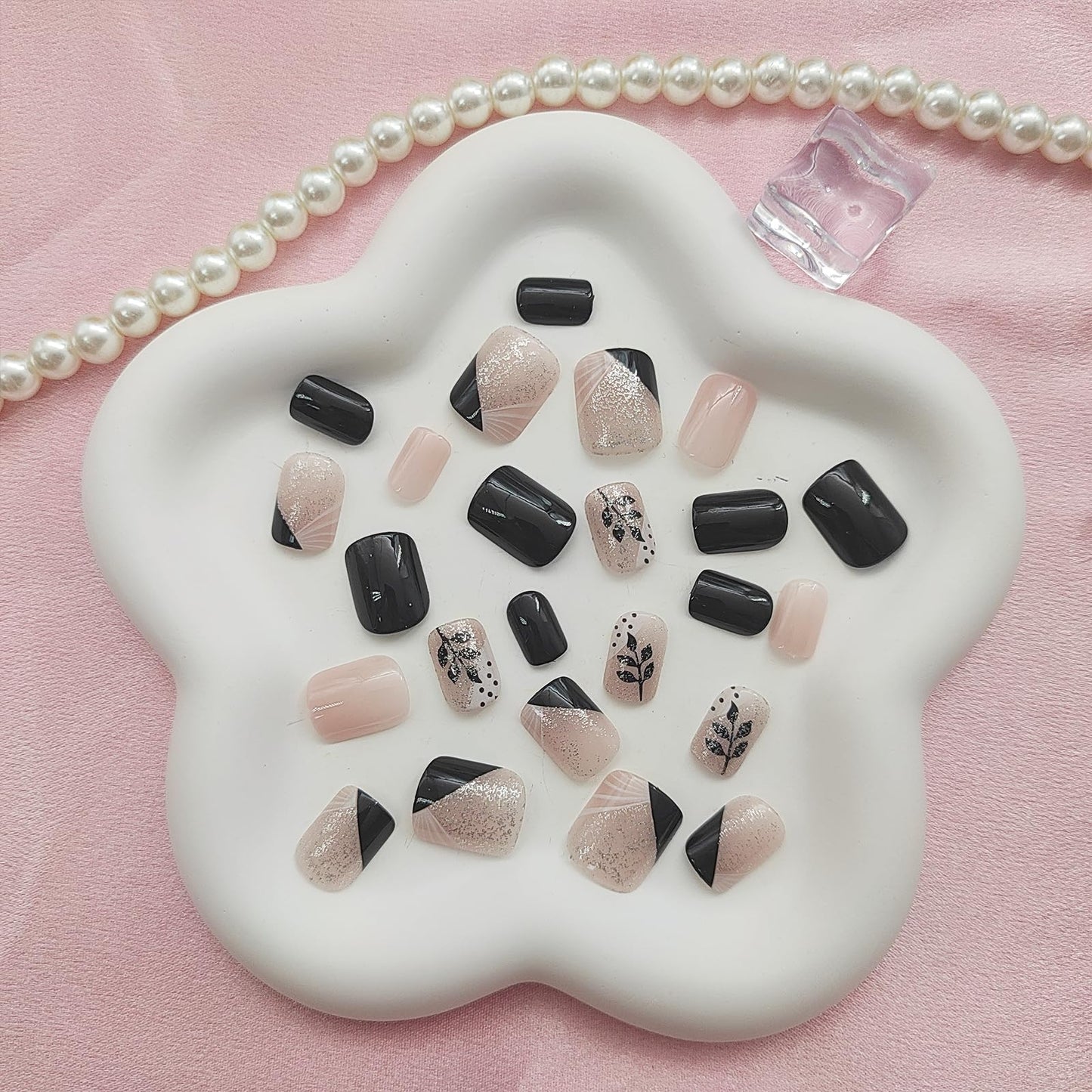 YOJIATOP Fall Press-on Nails - Short Square False Nails with Leaves & Glitter Designs, French Tip, Glossy Glue-on Nails - Black - 24 Pcs