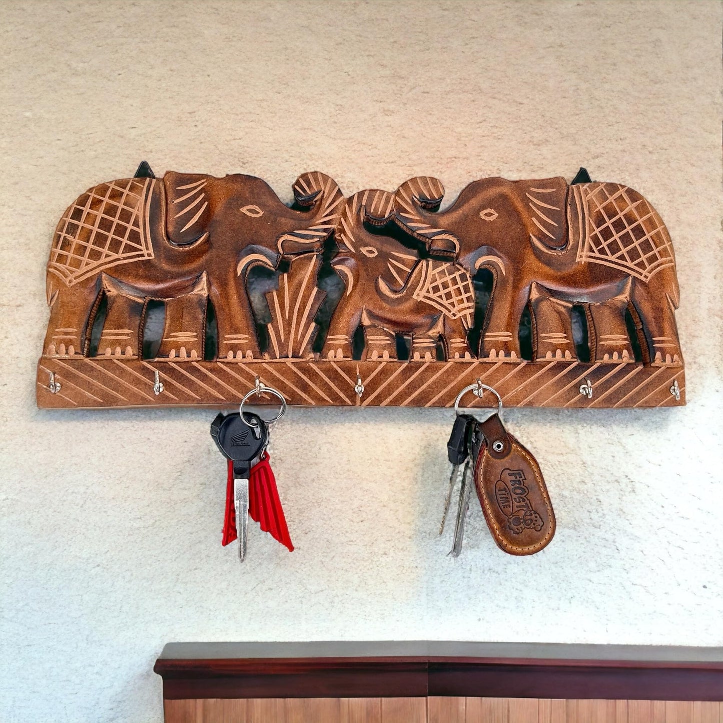 EARTHLY HOME Wooden Key Holder - Decorative Wall Mounted Elephant Key Organiser with 7 Hook - Key Rack for Kitchen, Ofiice and Entryway Decor (15"x 5"x0.5 Inch- Brown)