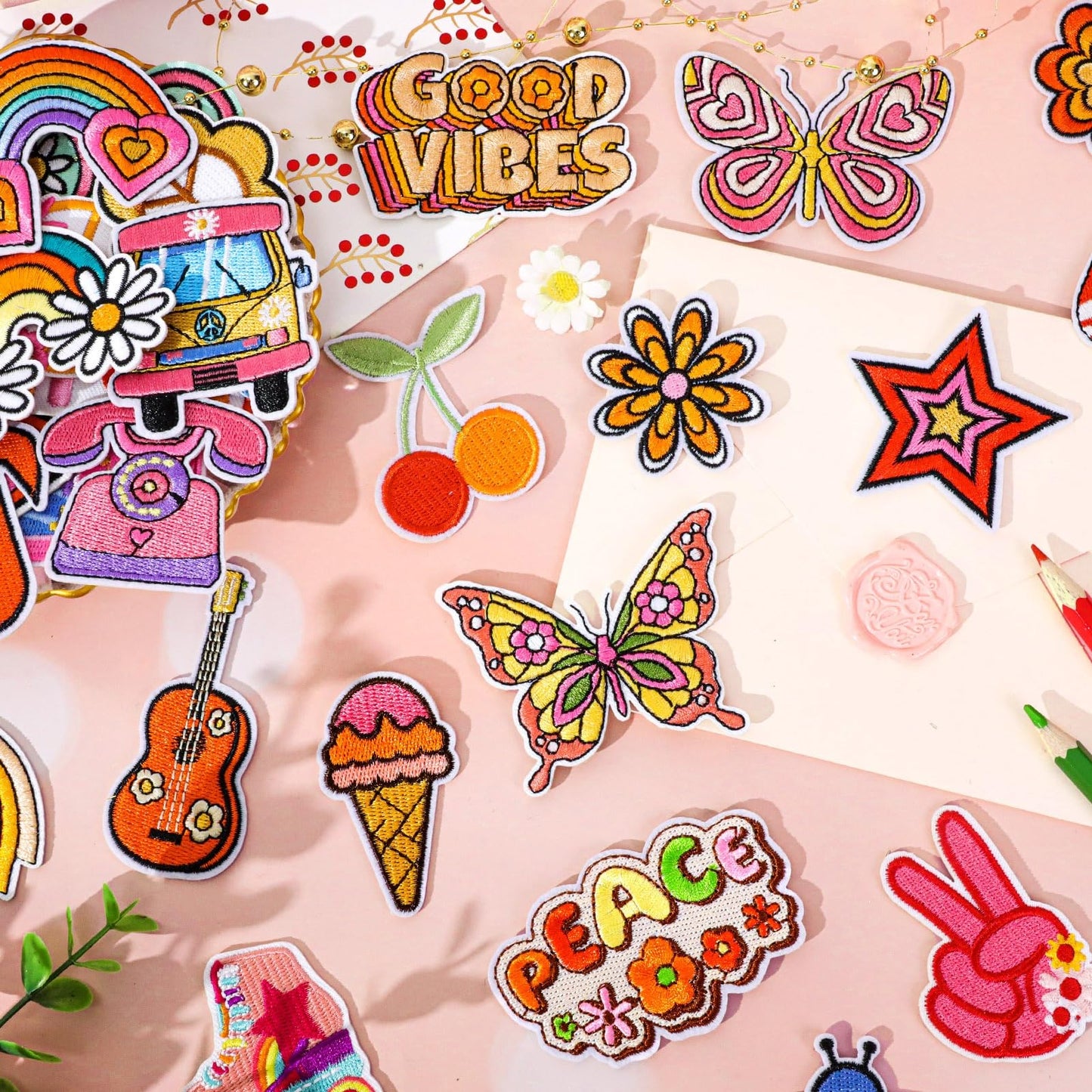 AUGSUN 60pcs Hippie Embroidered Patches Random Assorted Styles Hippie Theme Iron on Patches for Girls, Wonmen DIY Sew Applique Repair Patch Cute Sew on Patches for Backpacks Pants Clothes Jeans