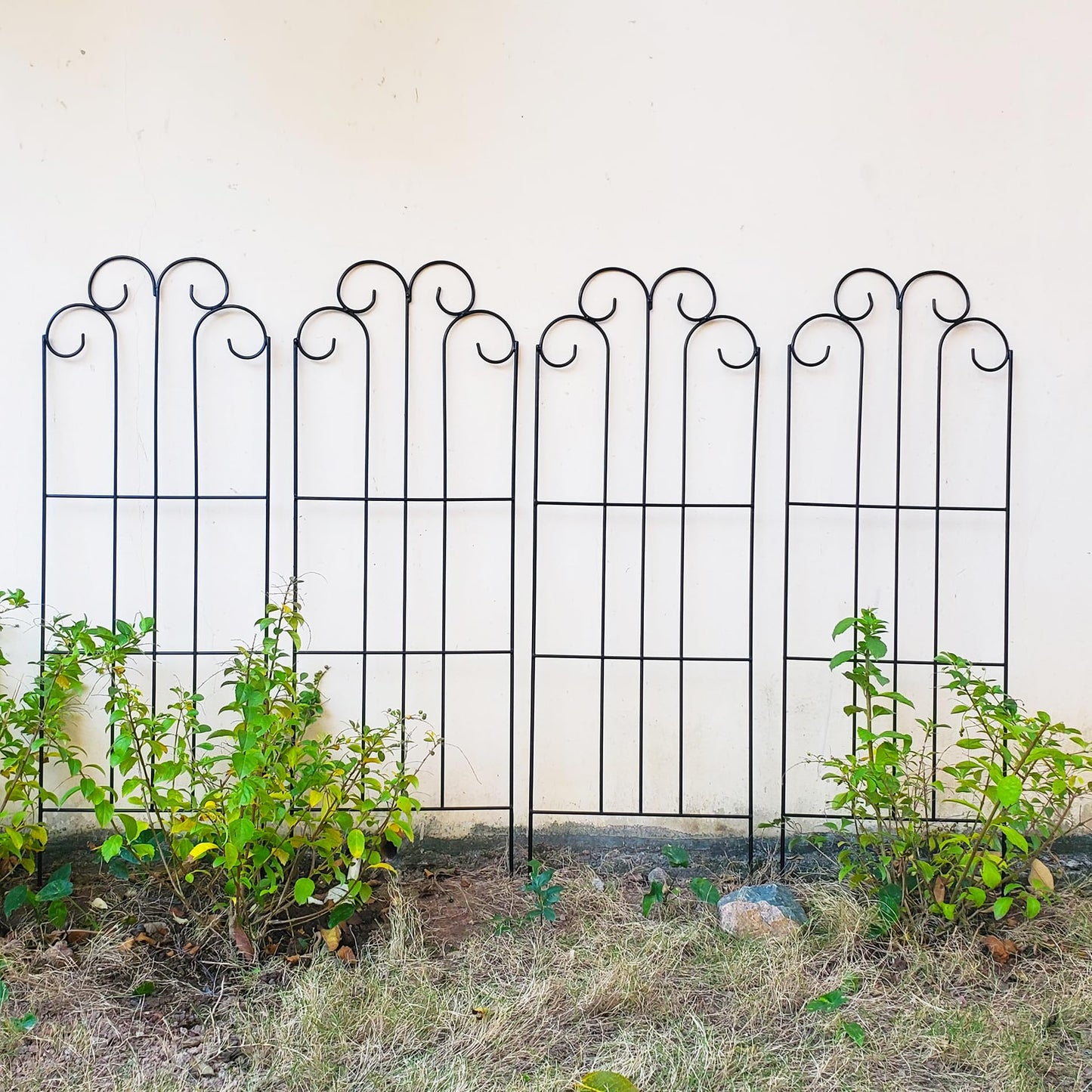 SCENDOR 4 Pack Black Garden Trellis 45” x 15.9” for Climbing Plant Rustproof Iron Plant Support Patio Flower Metal Trelli Wire Lattices Grid Panels for Ivy Cucumbers Clematis Roses