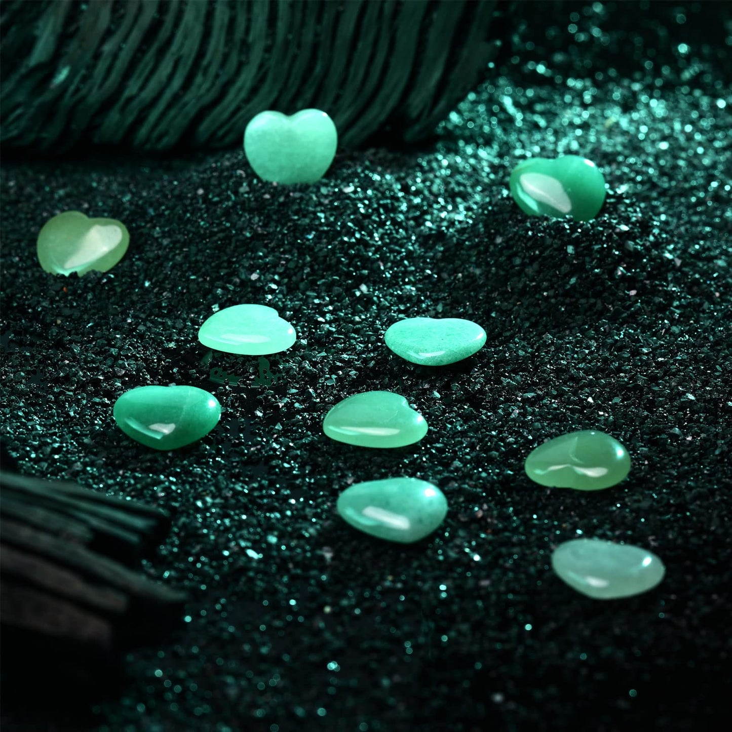 Patelai 24 Pcs Green Aventurine Heart Crystals Green Heart Shaped Worry Stones for Stress Relief, Mental Health Month, Reiki Balancing, Mini Pocket Gemstones Valentines Gift with Black Flannelette Bag
