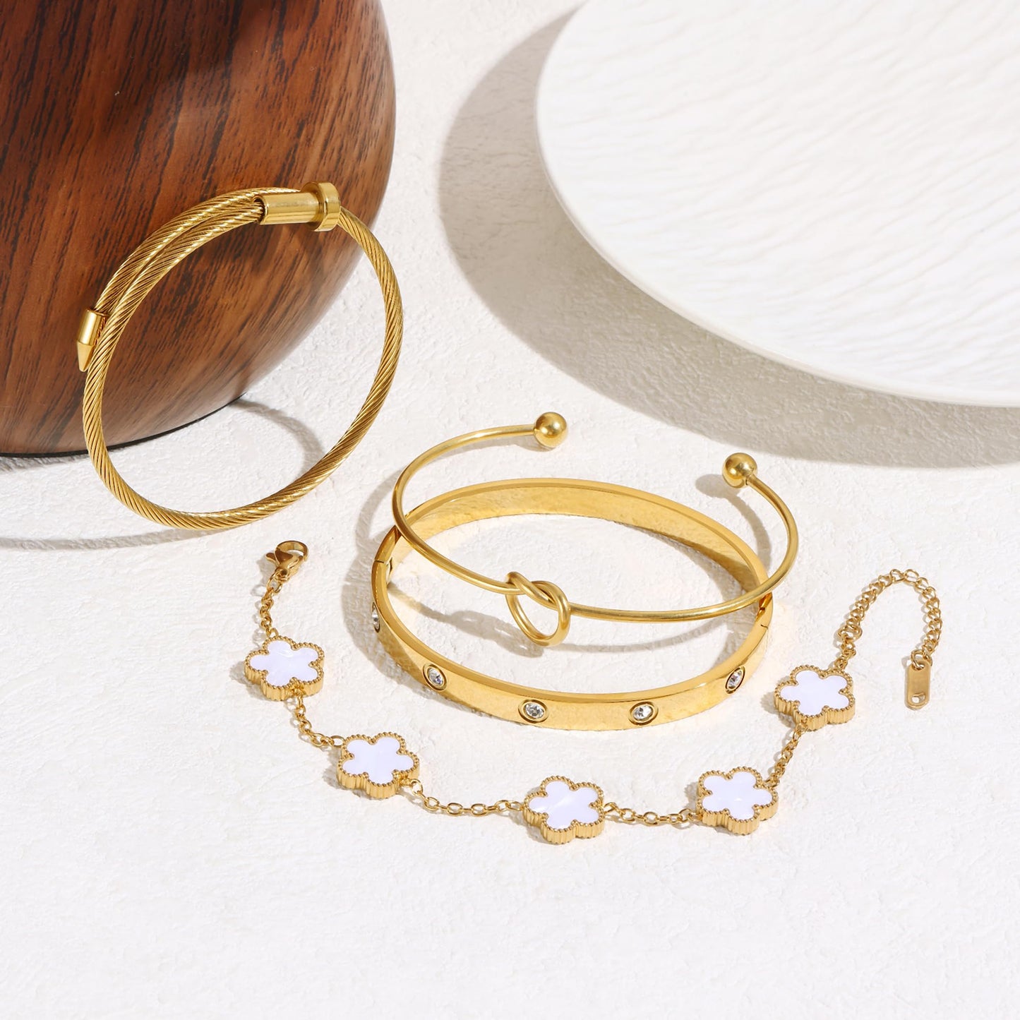 MAOCEN Womens 4Pcs Stackable Floral Gold Bracelets Stainless Steel Bangle Bracelets Non Tarnish Silver Set Trendy Jewelry Gifts for Womens (Gold White, 7")