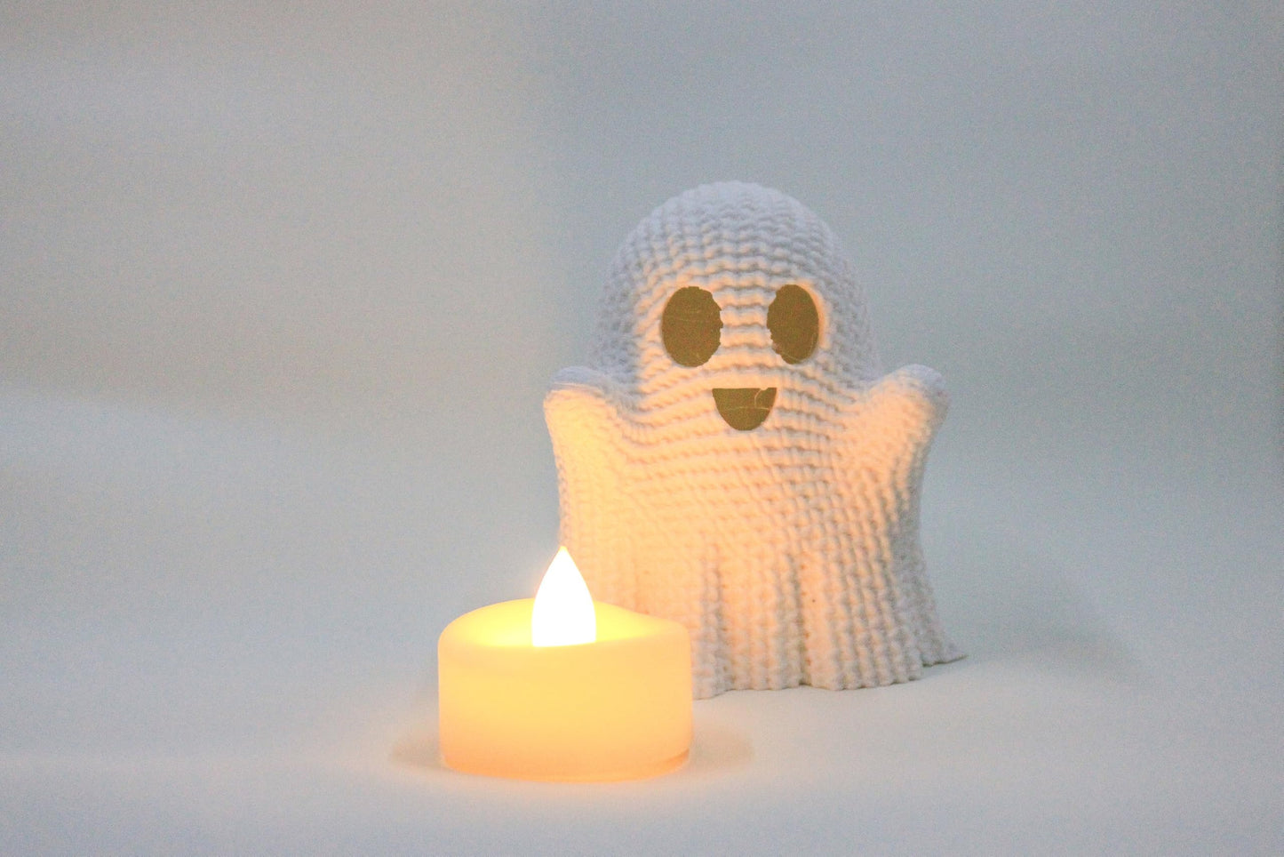 Charming Crocheted Ghost with LED Tea Light – Cute Halloween Ghost Decor – Spooky Crochet Ghost Table Centerpiece – Light Up 3D Printed Decoration for Home and Party Decor