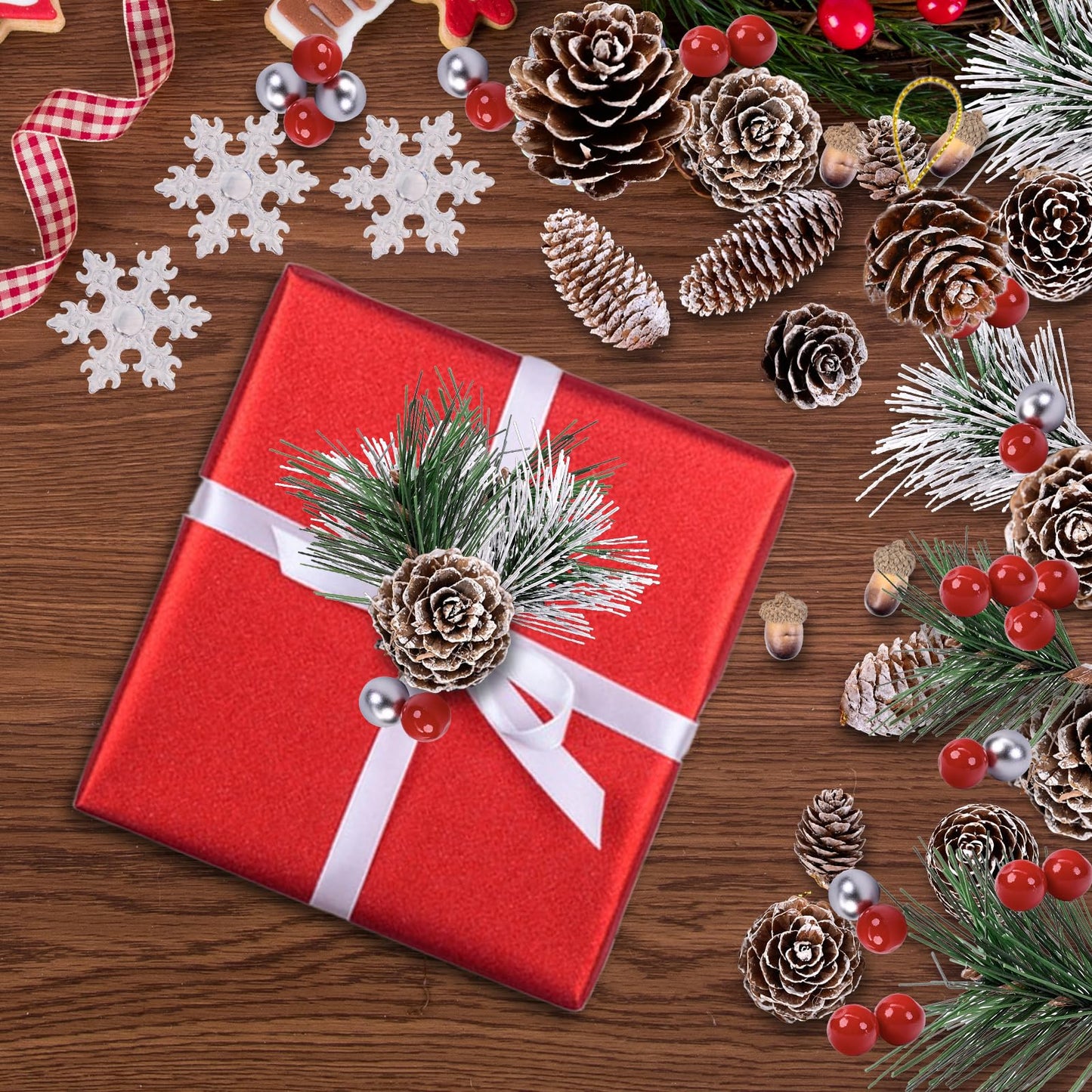 Christmas Decorations Pine Cones, 138PCS Natural Pinecones Berry Pine Branch Snowflake Set, White Christmas Ornaments Indoor Table Decor for Home Winter Decoration, Wreath Making Supplies