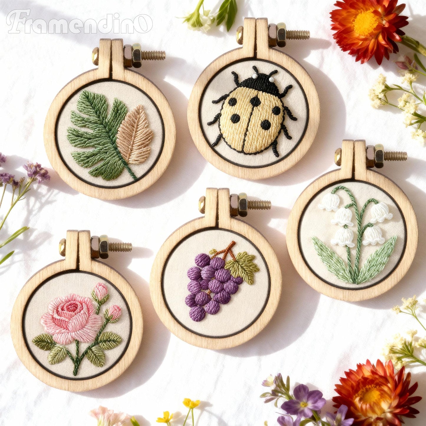 Framendino, 40 Pack Mini Embroidery Hoops Small Ring Tiny Round Wood Cross Stitch for Frame Crafts Jewelry