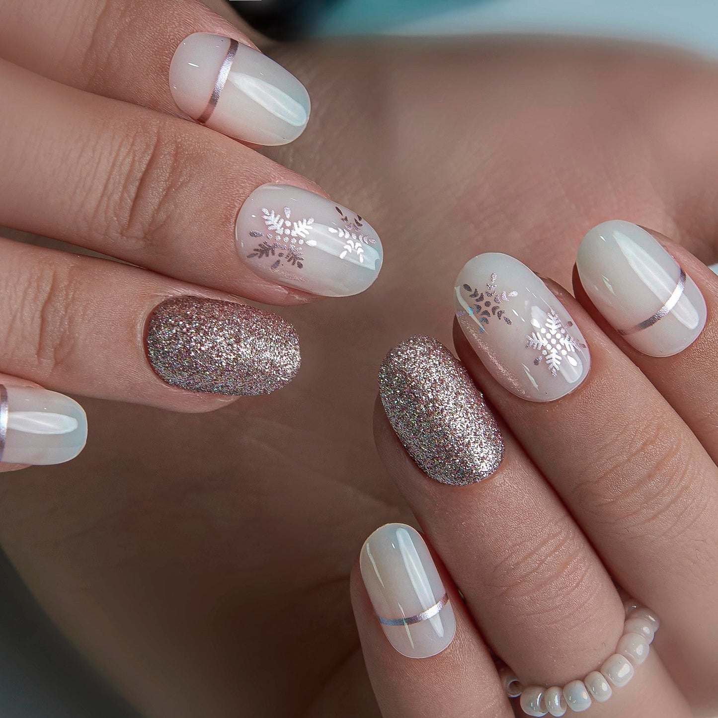 CurvLife Press on Nails Acrylic Fake Nails with Design Full Cover False Nails for Women Reusable Nail Kit (Snowflake Silver, 30pcs)