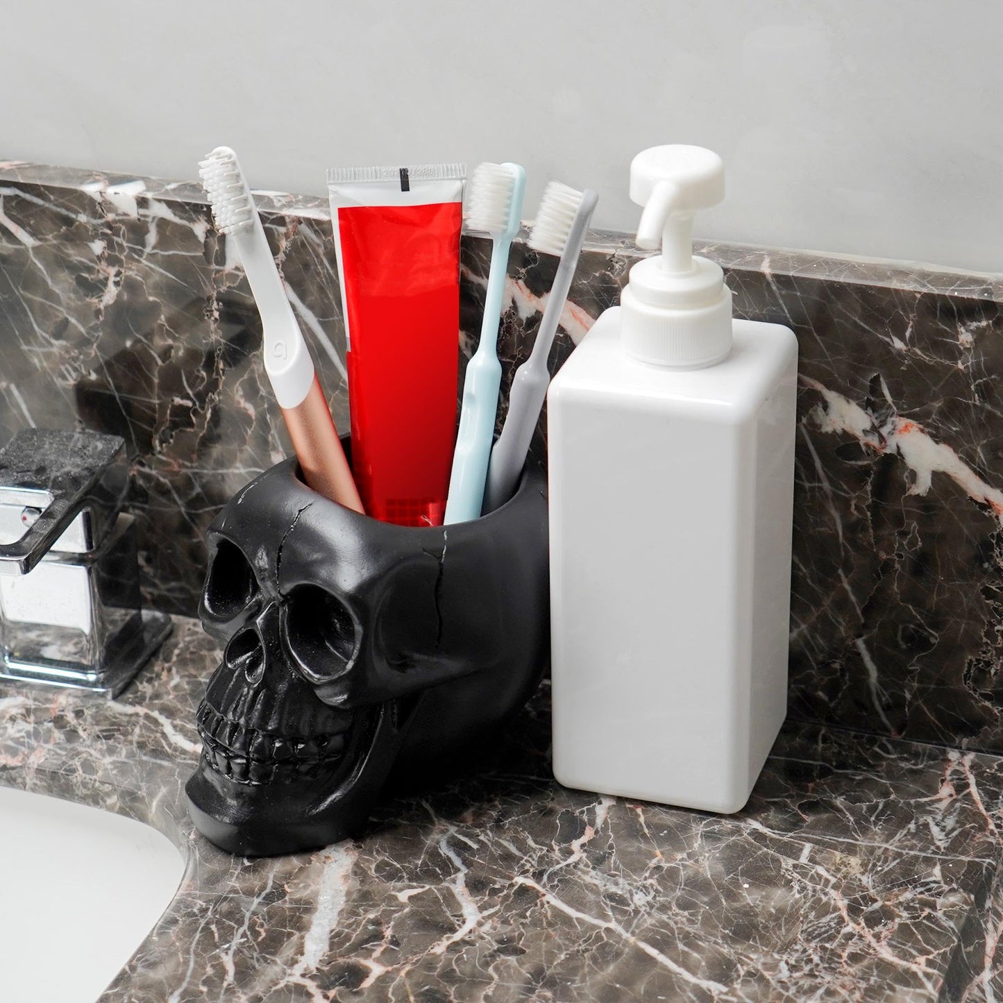 Philo Fun Black Skull Makeup Brush Holder, Skull Head Pen and Pencil Holder, Goth Skull Decor Desktop Organizer for Office Vanity Dresser Bathroom