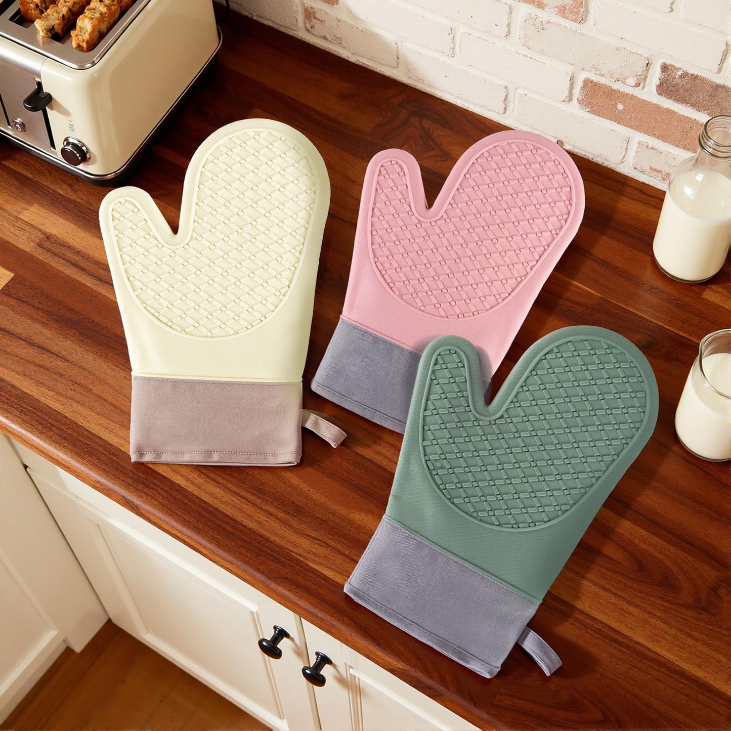 Silicone Heat-Resistant Gloves and Mats Set, Heat Resistant Up to 500°F, Soft Lined, Non-Slip, Kitchen Essentials, Kitchen Gadgets, Apartment Must-Haves, Cooking Gift（4-Piece）(Green)