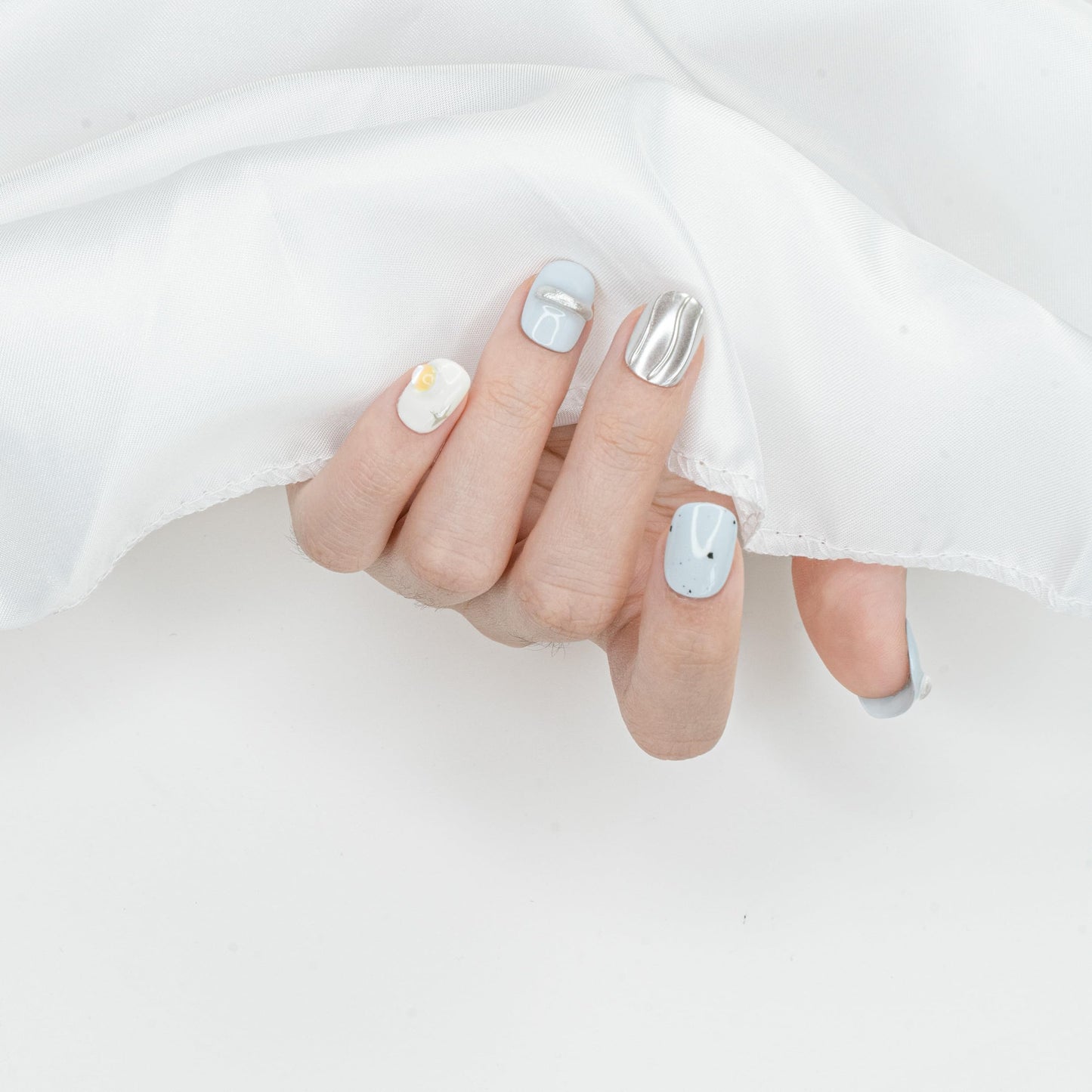 Sun&Beam Nails Handmade Press-on Short Squoval Round Blue Silver White 3D Star Minimalist Design Fashion False Nail Tips 10 Pcs Set (#175 M)