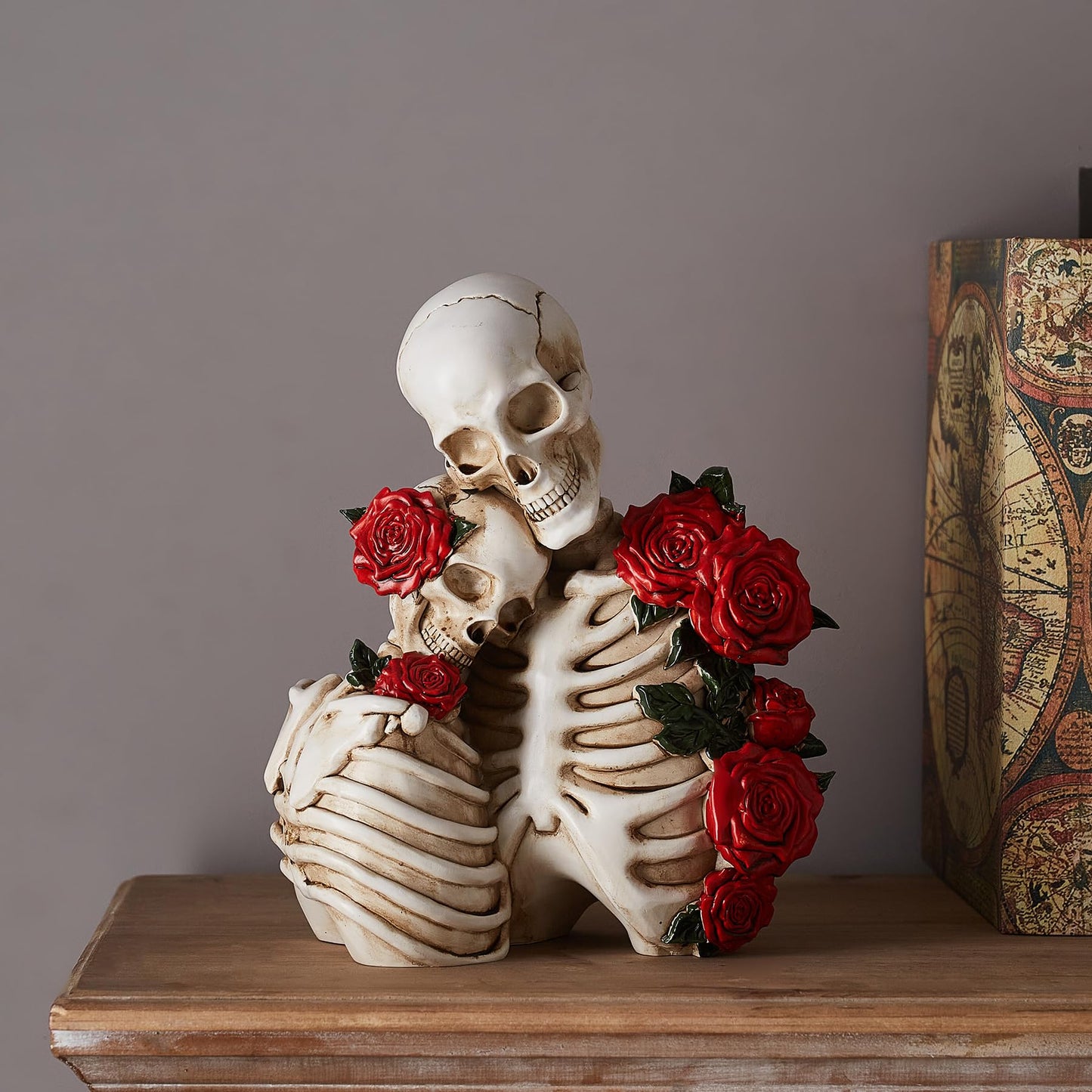 BANOMII Gothic Skeleton Couple Figurine Statues for Home Decor, Goth Wedding for Him and Her, Spooky Skull Sculpture Bedroom Decor for Couples, Oddities Halloween Decorations