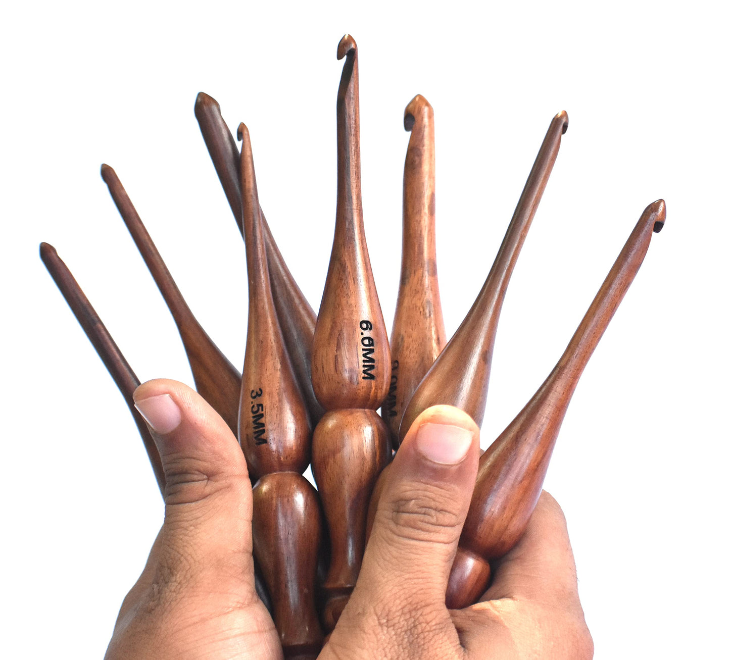 THE KNOX CRAFT Wooden Crochet Hook Set of 7 (4mm–10mm) – Ergonomic Soft Grip Handles, Smooth Wooden Yarn Hooks for Arthritic Hands – Beginner-Friendly Crochet Hooks Gift Set