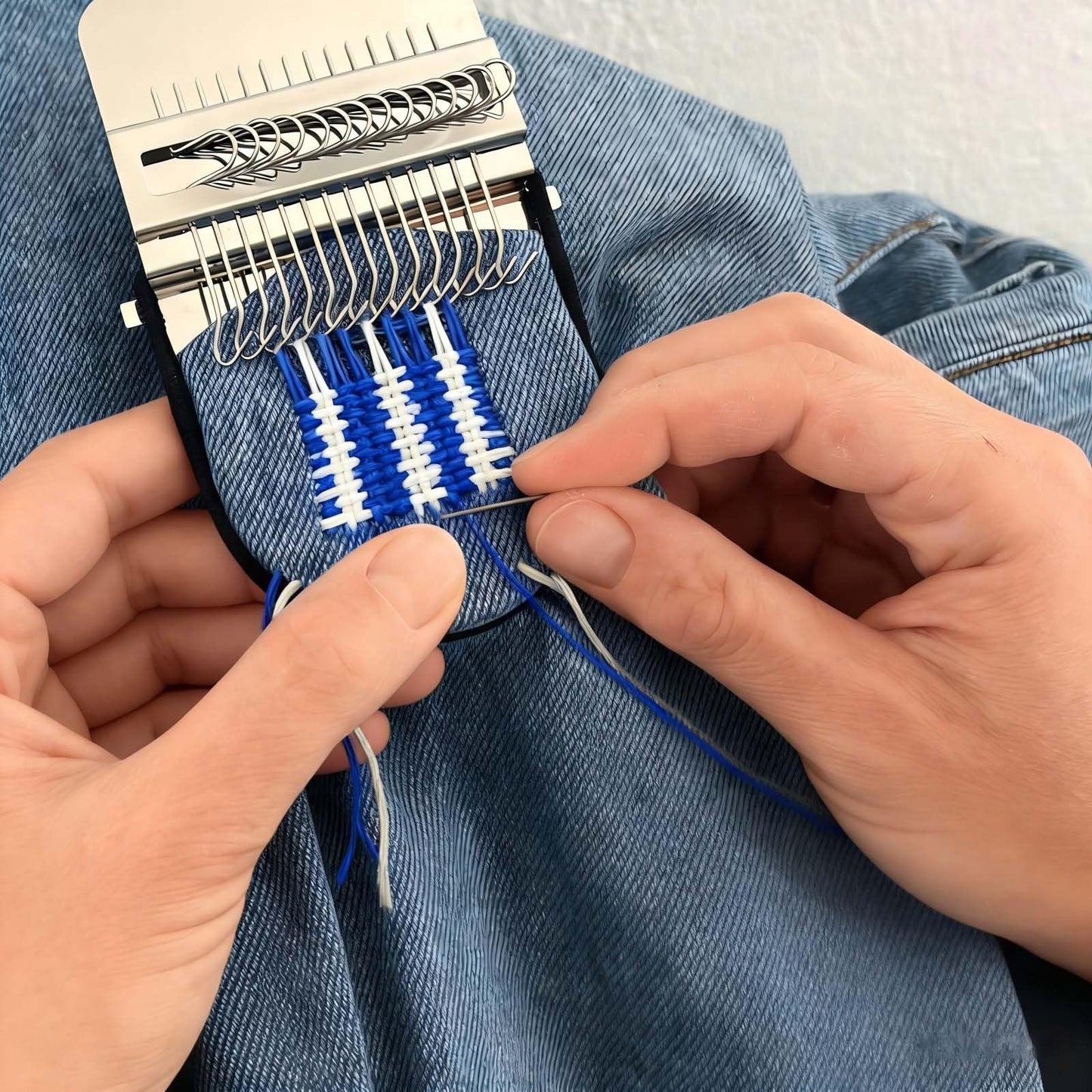Semyifu Mini Darning Loom, Mushroom Knit Patch Kit, knitpatch kit for Beginners with 14 Hooks, patchmaker Loom for Jeans Socks Clothes Repair, Includes Needles Threads & Pin Cushion (Random Pattern)
