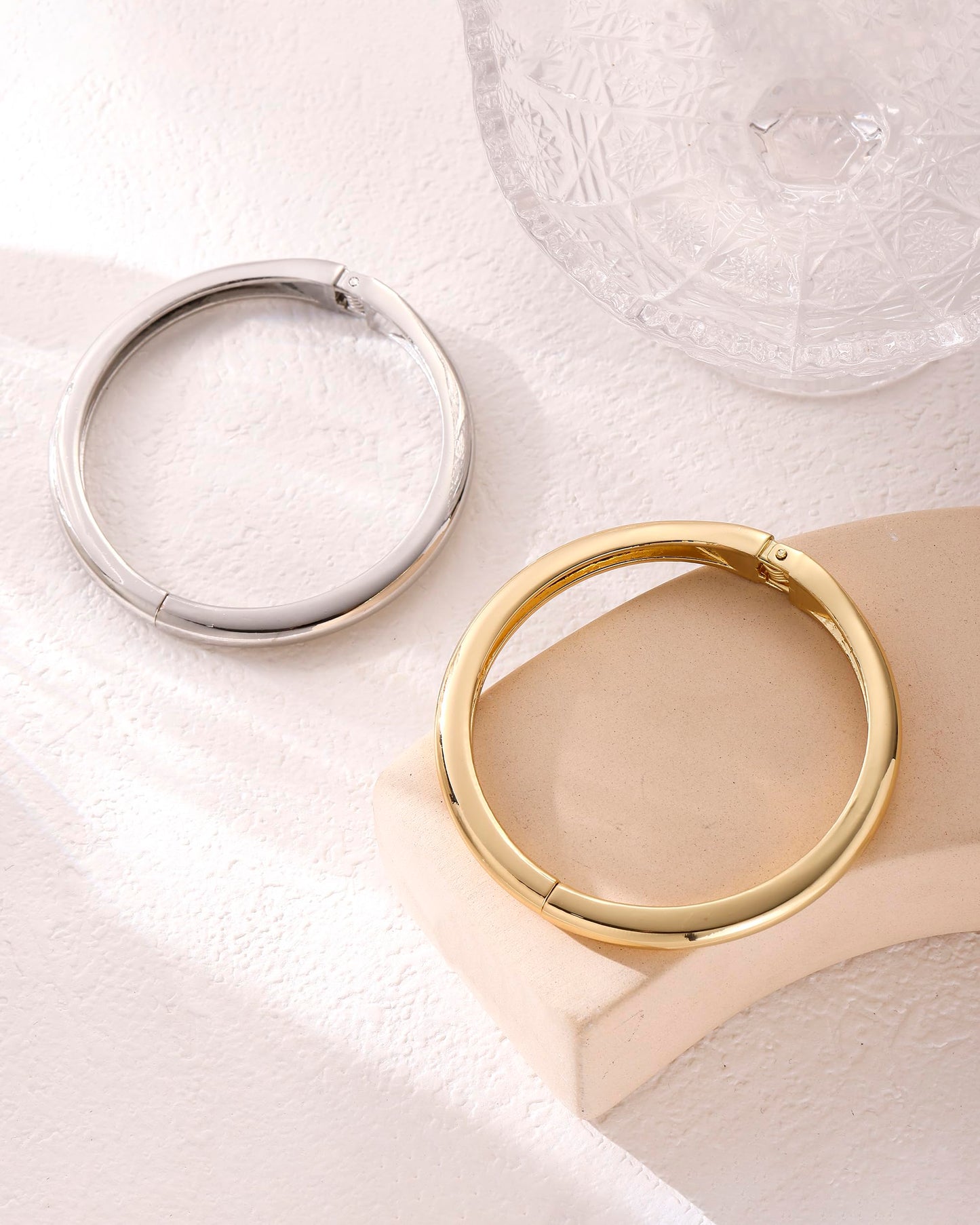 AYWFCBF 2pcs Silver Cuff Bangle Bracelets for Women, Trendy Hinged Cuff Open Wide Chunky Gold Bracelet Stack Arm Cuff Statement Jewelry Gifts for Women
