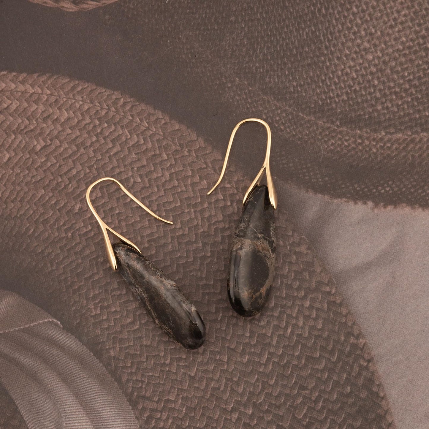 Sriomu Natural Healing Stone Fishhoop Dangle Drop Earrings Statement Gold silver earrings