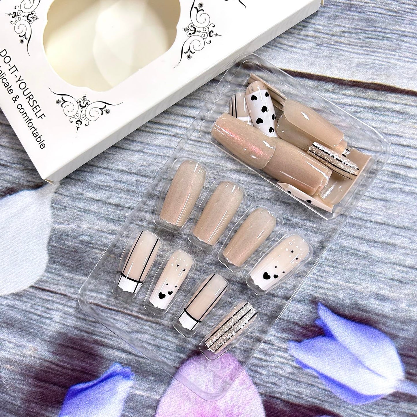 Valentine's Cat Eye Press on Nails Medium Square Black Heart Lines Design Valentine's Acrylic Nails White Gradient False Nails Holiday Nails Full Cover Artificial Nails Stick on Nails for Women