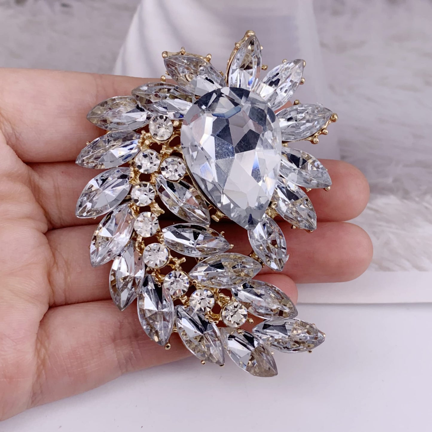 SELOVO Marquise Shape Rhinestone Red Leaf Costume Brooch Pin Jewelry Antiqued Gold Tone (Gold)