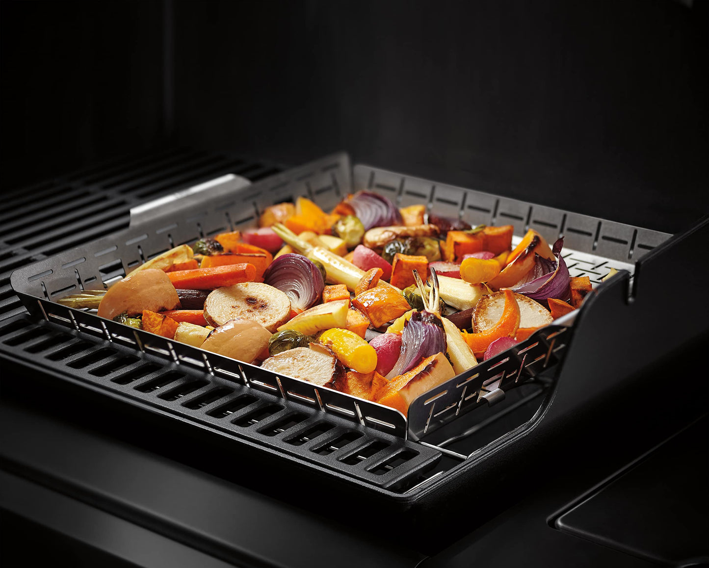 Weber Crafted Roasting Basket – Stainless‑Steel Grill Basket for Even Roasting of Small & Delicate Foods, Designed for Weber Crafted Outdoor Kitchen System