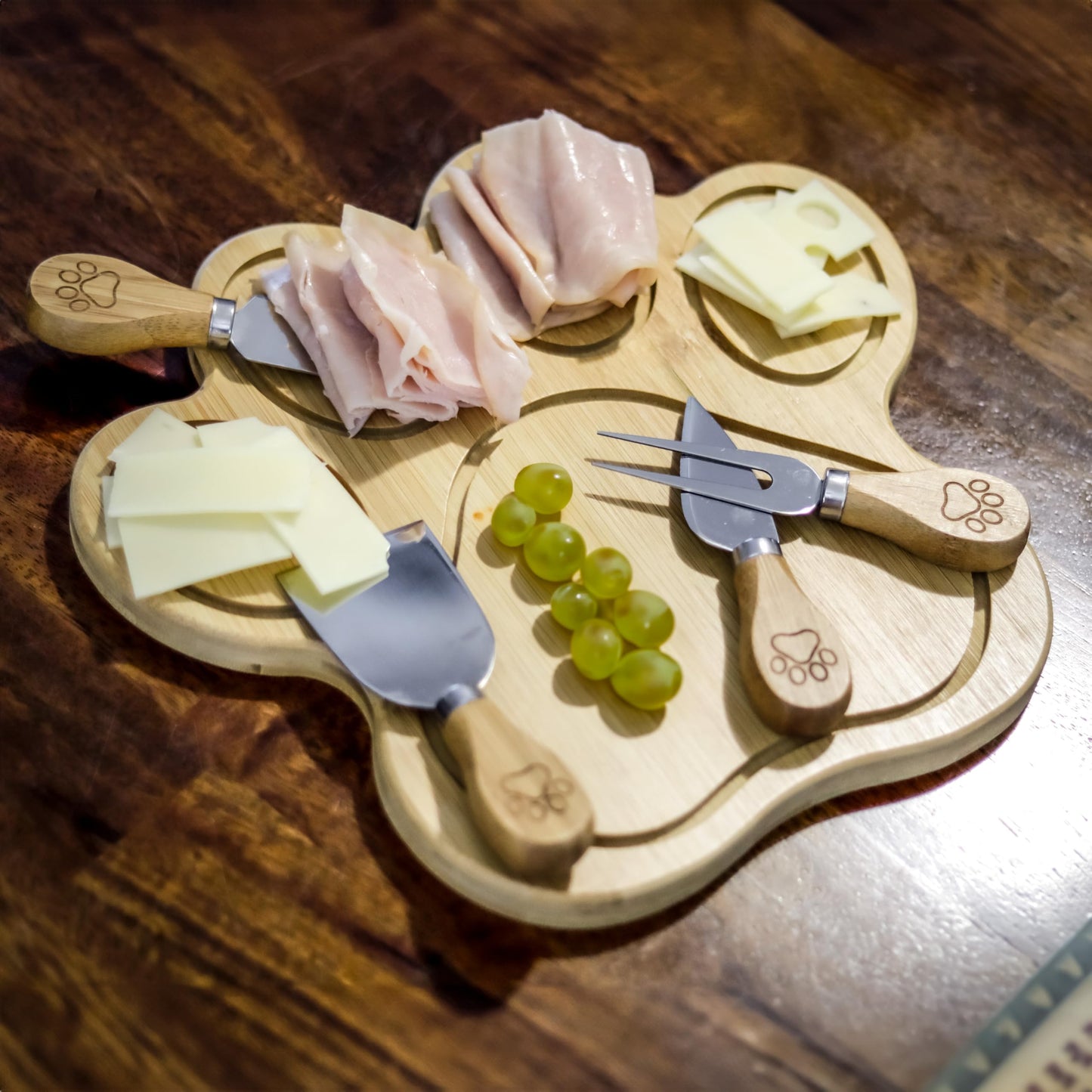 Pet Fit For Life - Paw Shaped Natural Bamboo Charcuterie Board - Wood Cutting Board/Cheese Board Set with 4 Matching Spreaders - Unique Gift Set For Any Occasion
