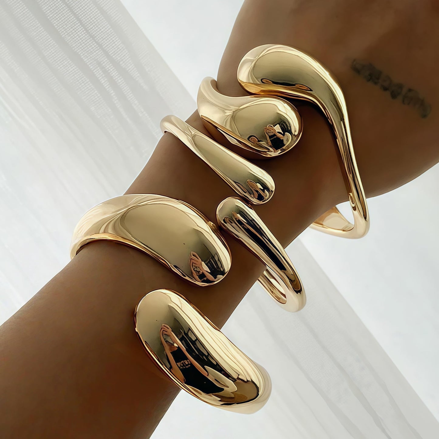 Dodder Chunky Gold Bangle Bracelets for Women, 14K Gold Plated Bangle Cuff Bracelet Set, Chunky Gold Bracelet Stackable