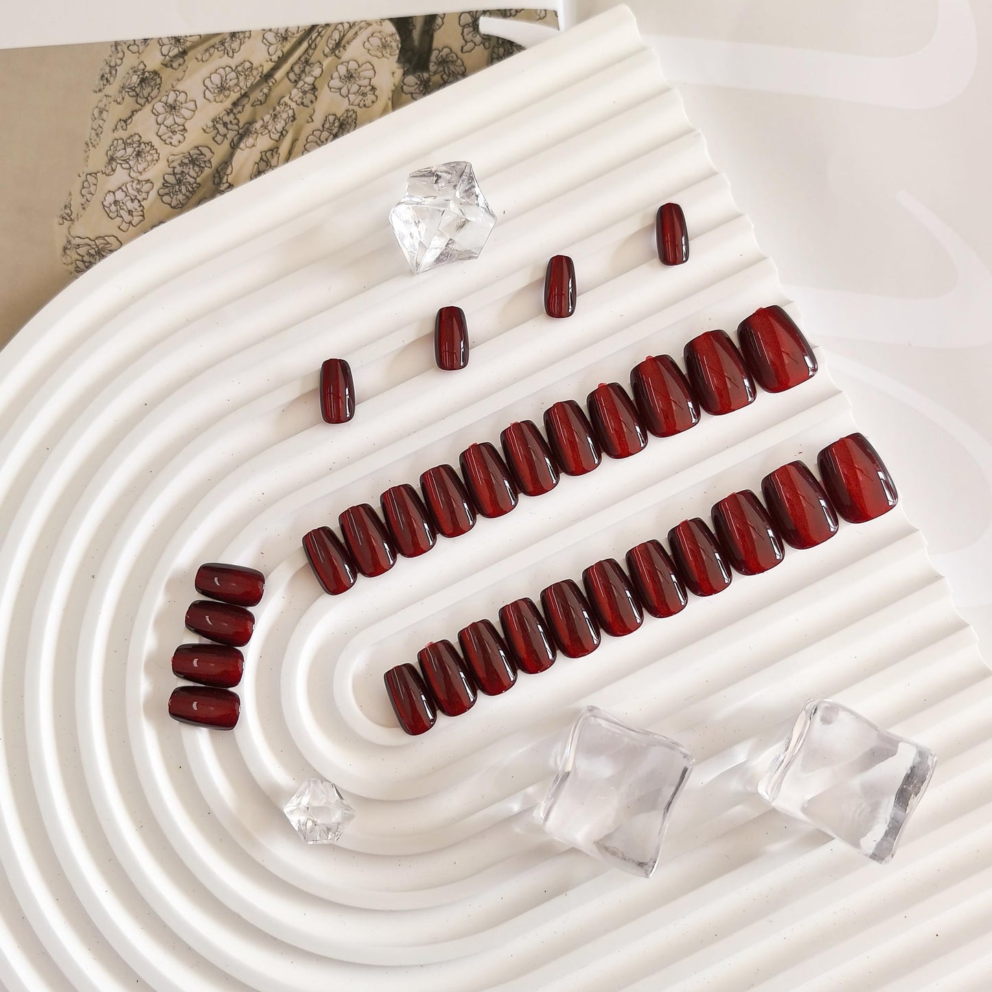 KQueenest Cat Eye Dark Red Press on Nails Short, 30 Pcs Press on Nails Square, Sparkly Chrome Black Fake Nails Press on Short, Reusable Soft Gel Glue on Nails for Women Birthday Party Manicure Gift