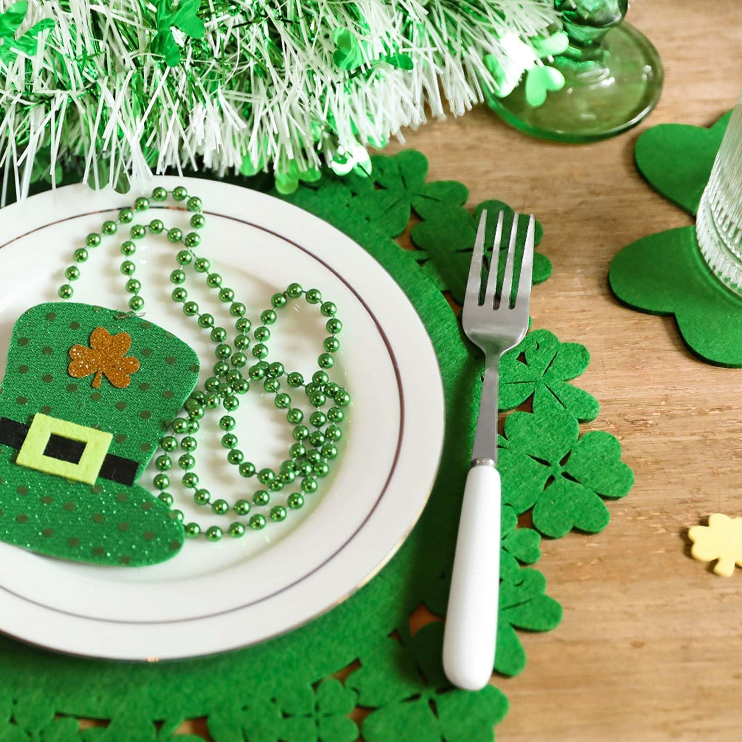 Noctiflorous St. Patrick’s Day Shamrock Green Round Felt Placemats with Coasters Set of 6 Table Decoration Durable Heat-Resistant Non-Slip Washable Place Mats Indoor Outdoor Kitchen Dining Table Mats