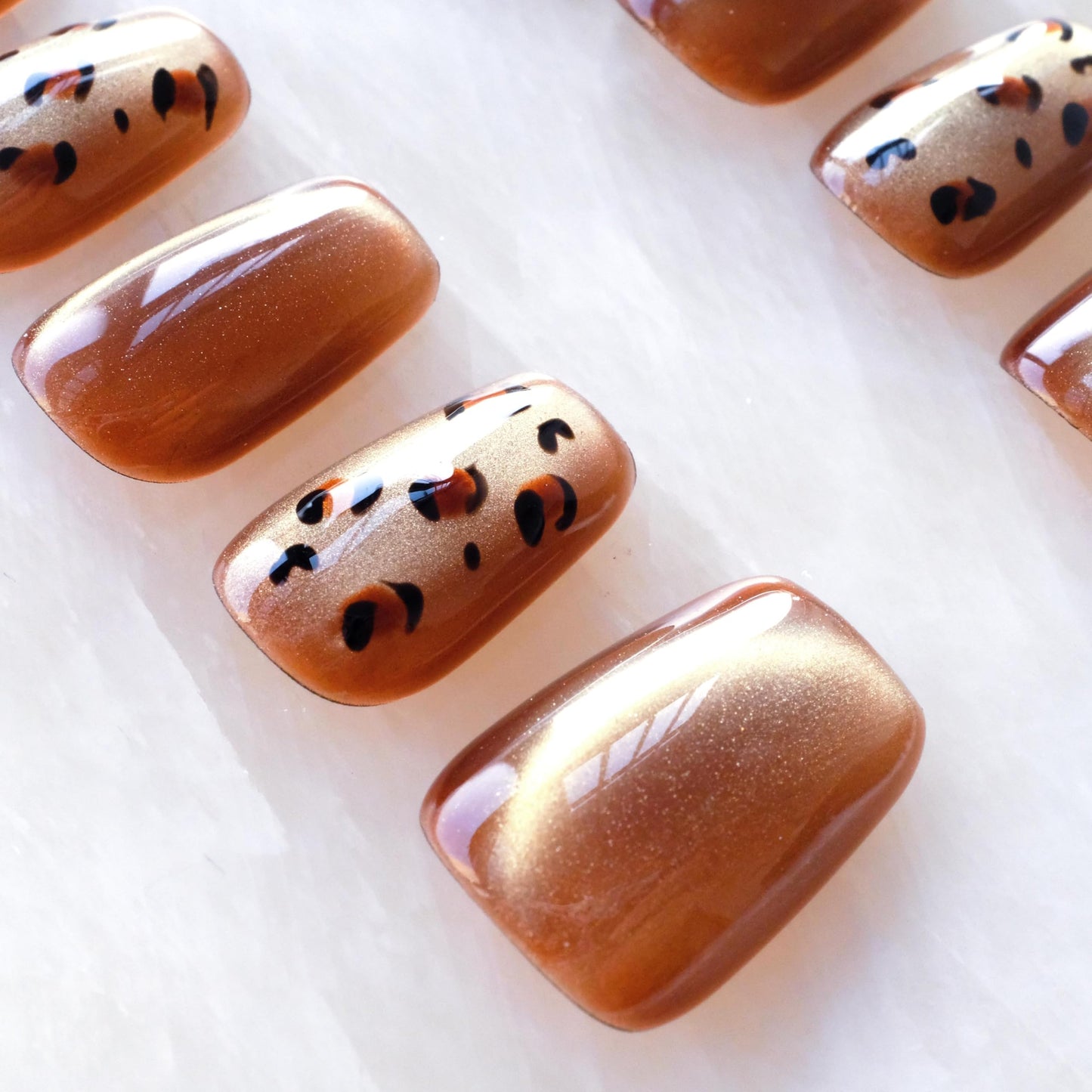 GLORS Premium Press-On Nails, Caramel Leopard Pattern with Glitter Cat Eye Effect, Medium Ballerina Shape, 10 Pieces, Fall Winter Style (Small, MB)