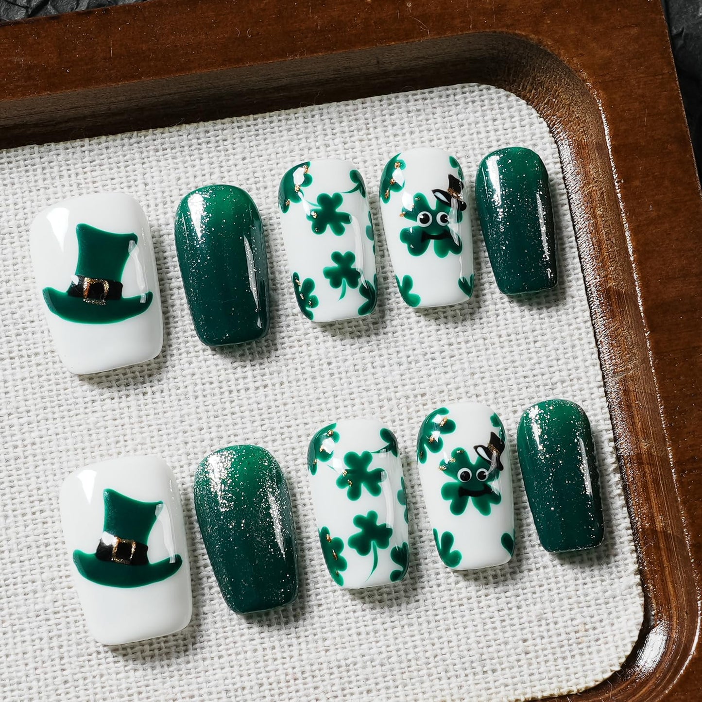 Tesytto Medium Coffin Press On Nails, Green Glitter & White Fake Nails with 3D Green Hat & Clover Print, Handmade Acrylic Nails Glossy Full Cover False Nails (Size M)
