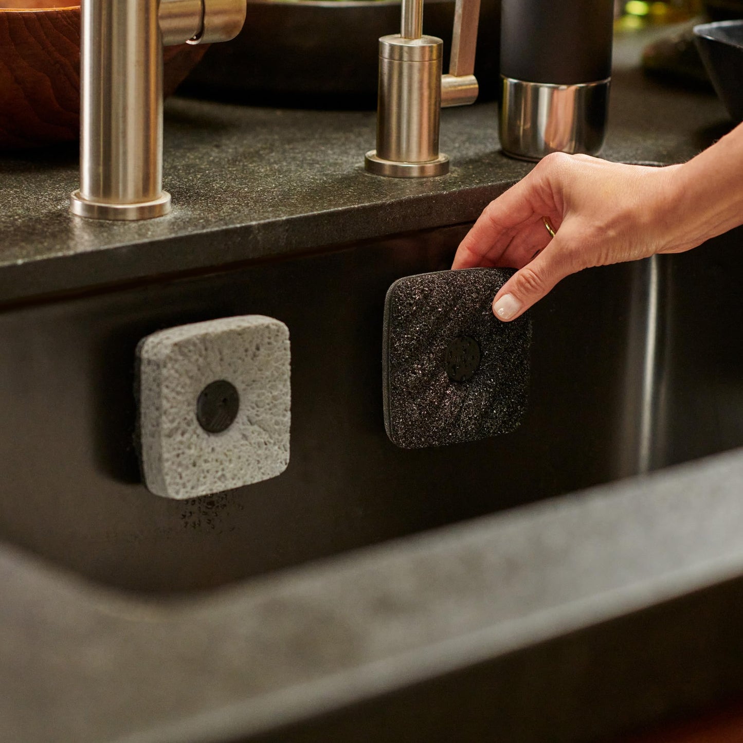 Curio Home Goods Ionic Non-Scratch Dish Sponges with Magnetized Holder, Odor Resistant Synthetic Scrub Sponges, 3 Pack, Black