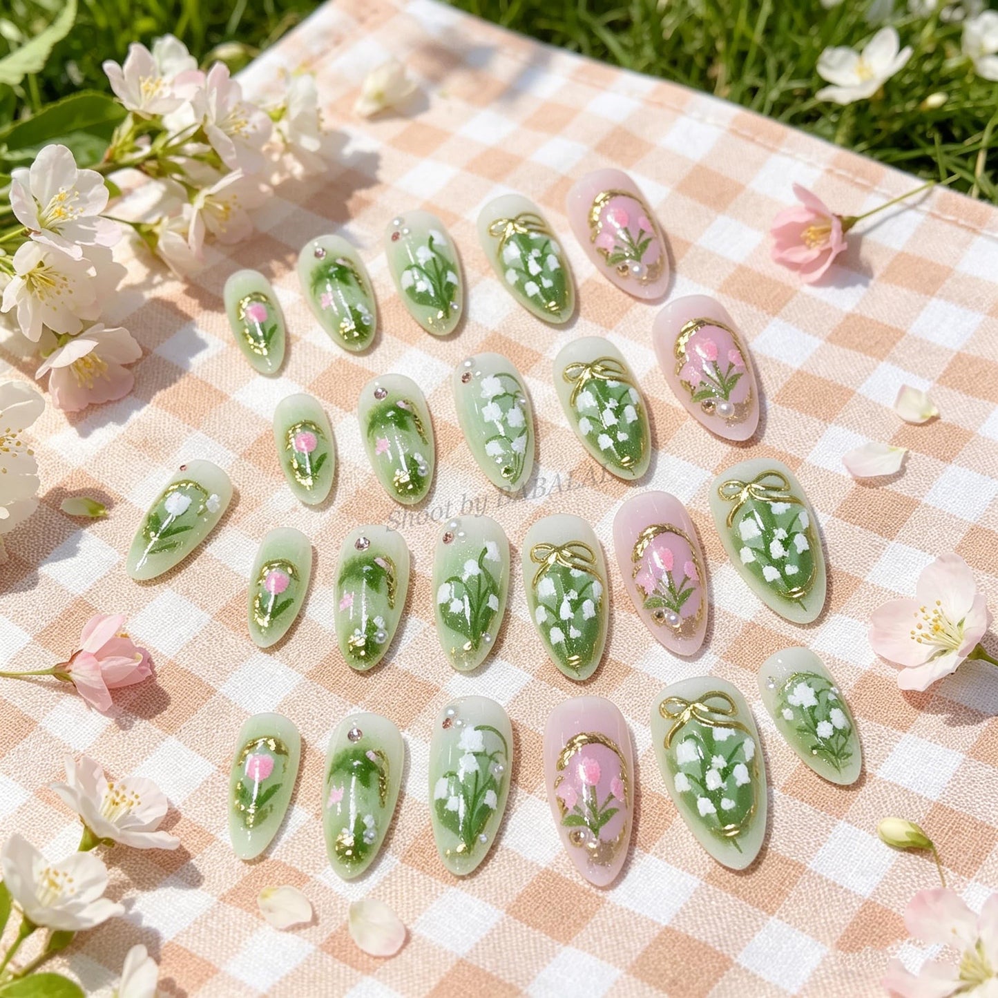 BABALAL Green Press on Nails, Medium Almond Fake Nails, Spring Gold Bling Design Flower Design, 24Pcs Glossy Full Cover Acrylic False Nails for Women Girls