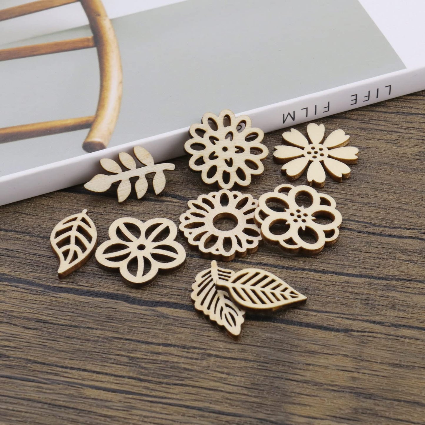 Micro Traders 100PCS Flower & Leaf Shapes Wooden Slices Wooden Embellishments Decorative Wood Chips Ornaments for DIY Scrapbooking Card Making Crafts