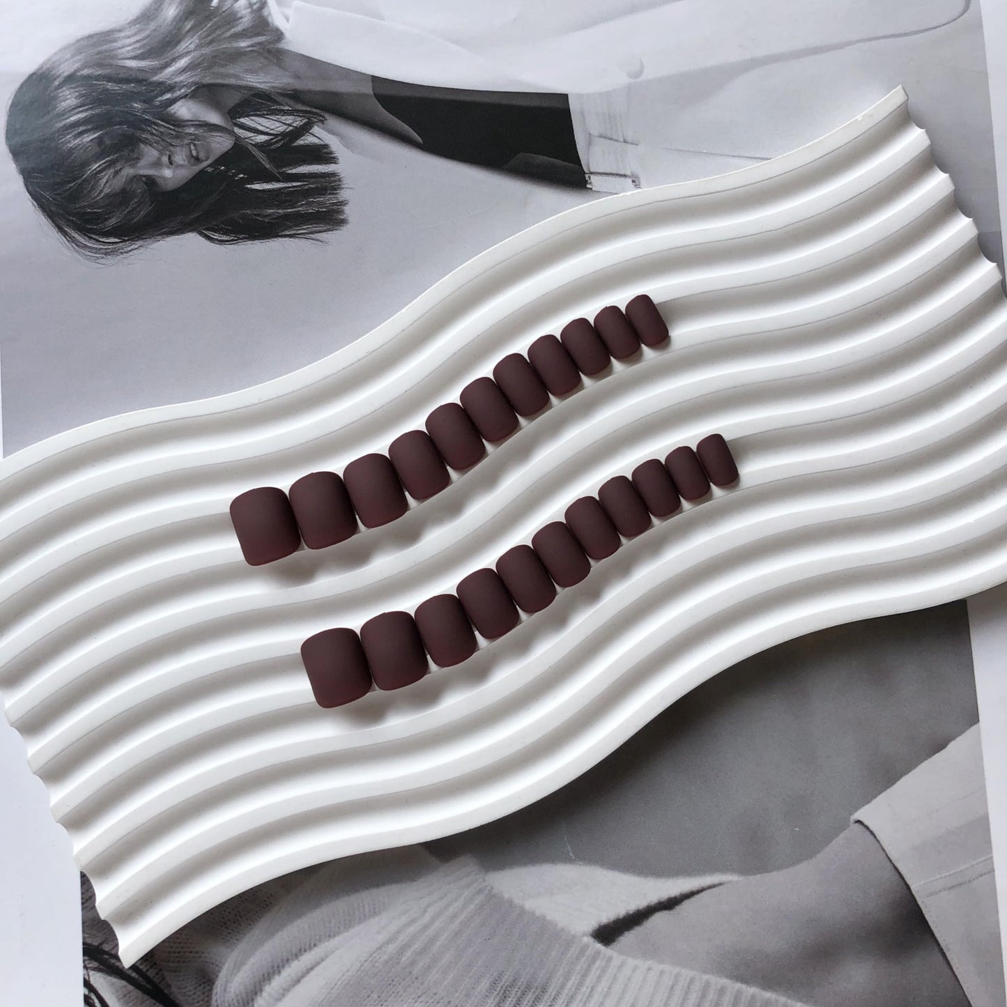 Matte Brown Press on Nails Short Square, Maroon Fake Nails Short Square Nails Press ons, Soft Gel Acrylic Glue on Nails Stick on for Women Fall Winter 24 Pcs