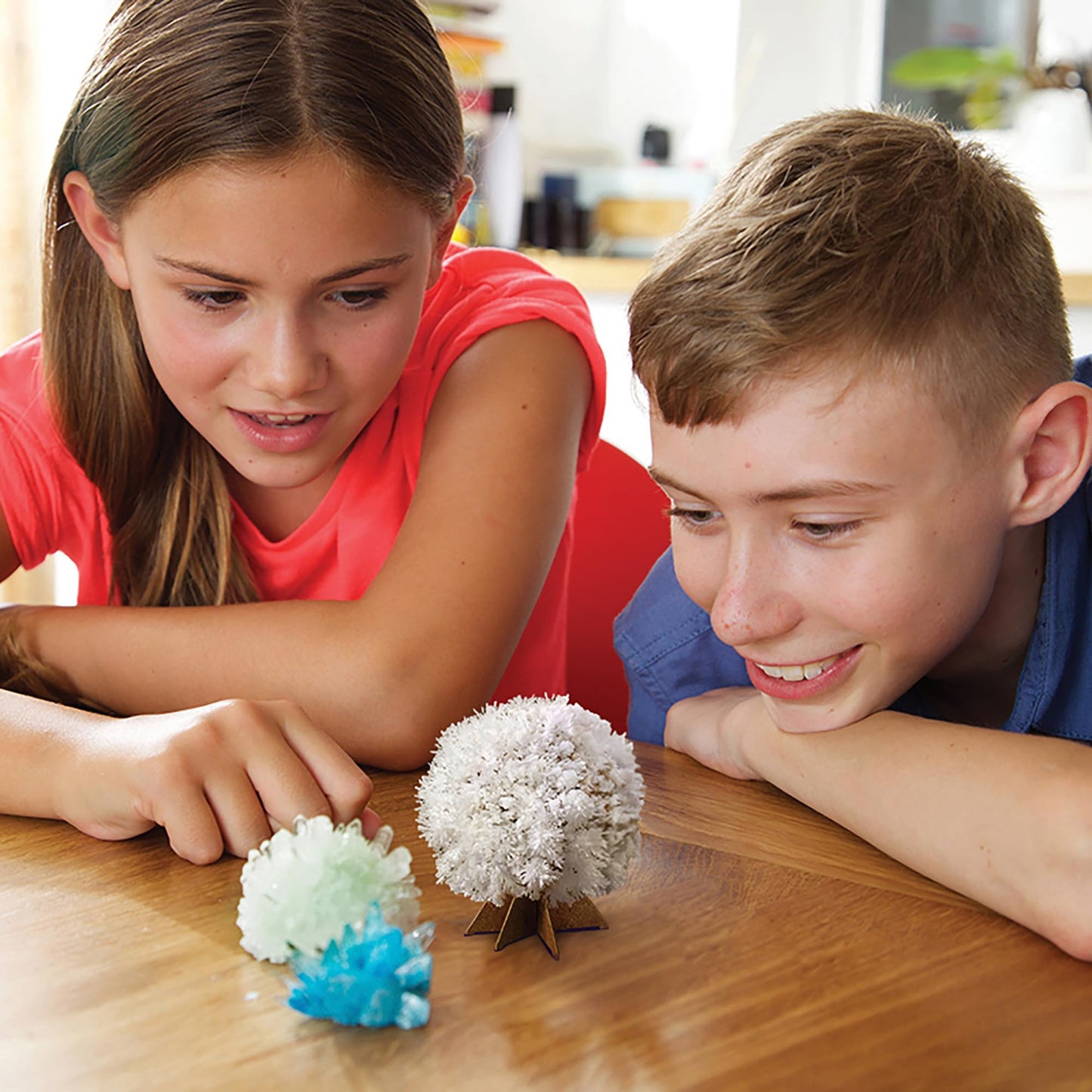 4M: KidzLabs - Crystal Science Kit - Grow 3 Unique Shaped Crystals, DIY STEM Craft, Mix Compounds & Observe Growth, Geology-Chemistry-Science, Kid 10+