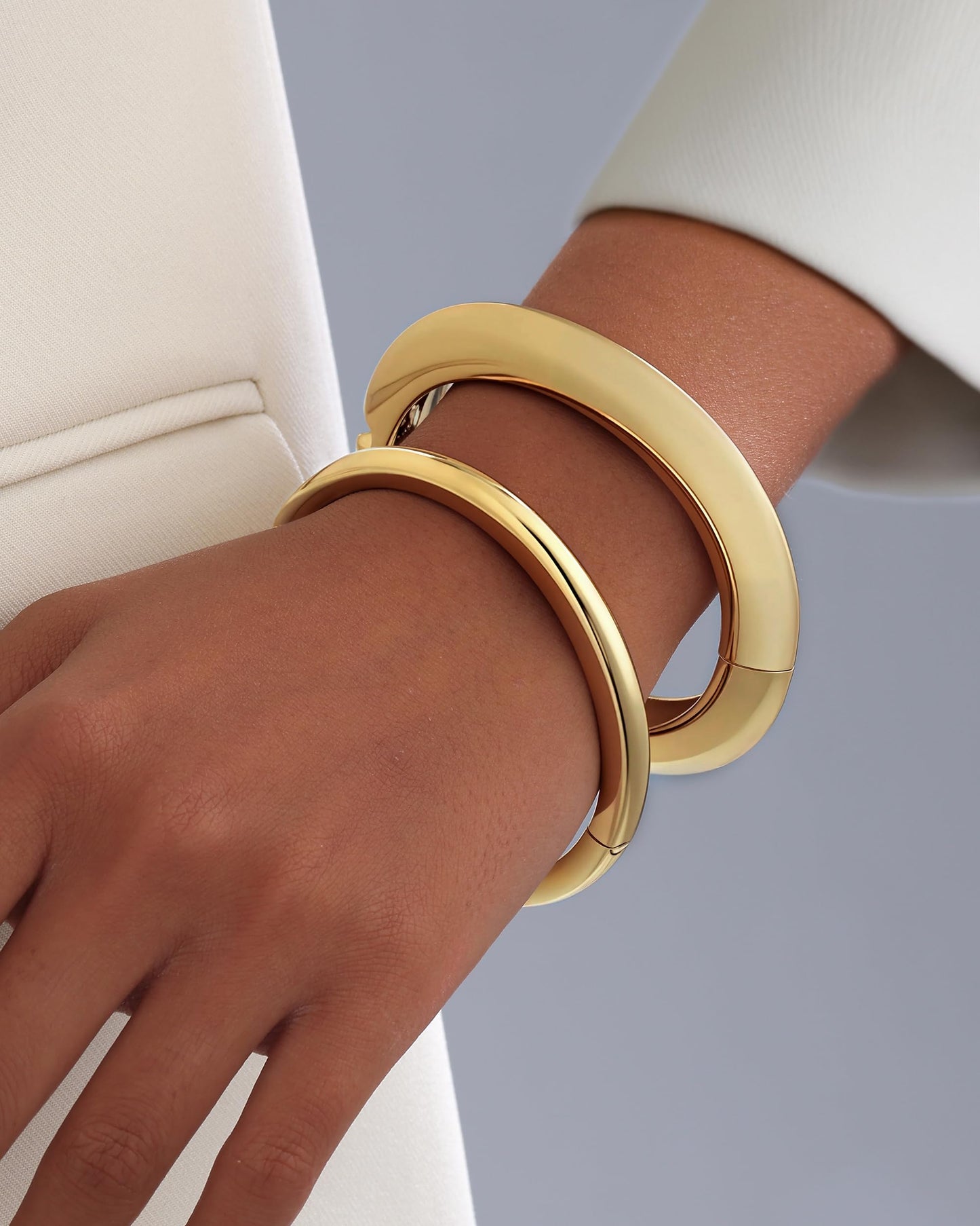 AYWFCBF 2pcs Gold Bangle Bracelets for Women, Trendy Hinged Cuff Open Wide Chunky Gold Bracelet Stack Arm Cuff Jewelry for Women