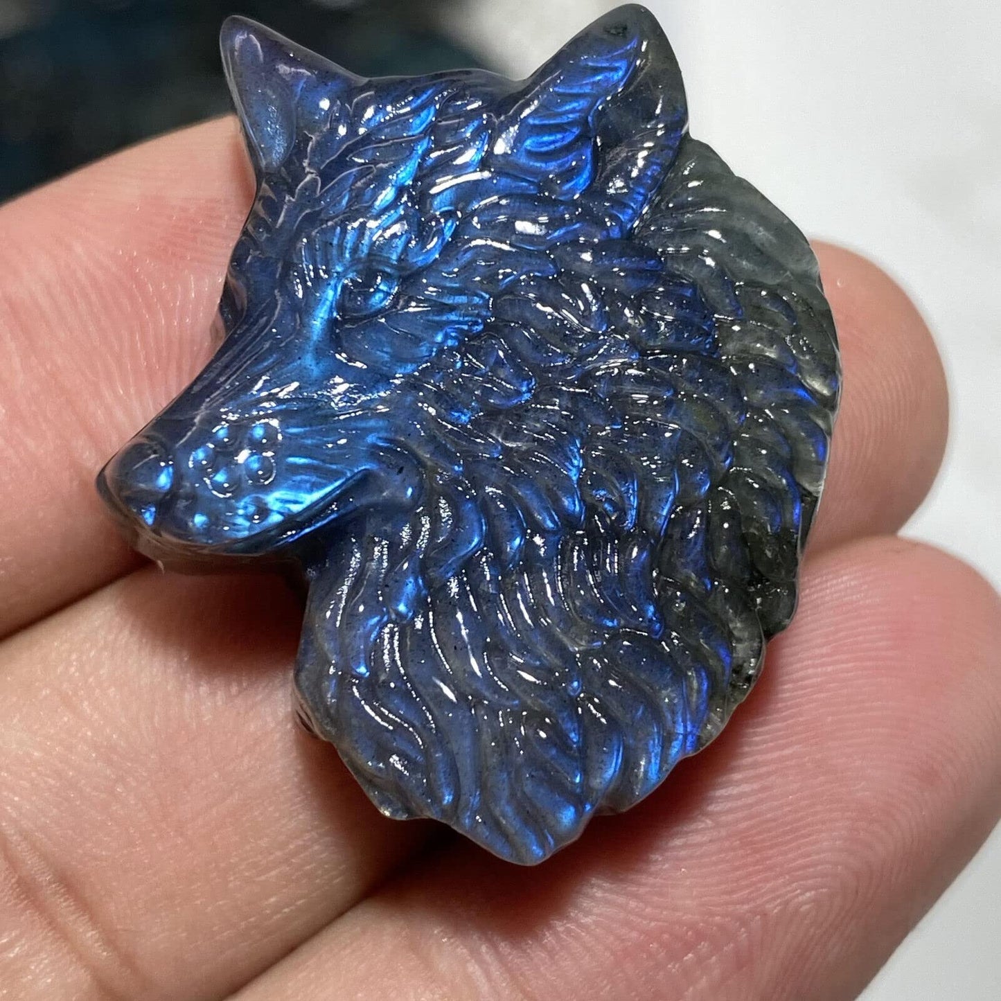 TEAMWILL Natural Labradorite Crystal Quartz Hand Carved Wolf Head Reiki Healing Crystal Gorgeous Art Sculpture Stone Statue Figurine Minerals Gifts