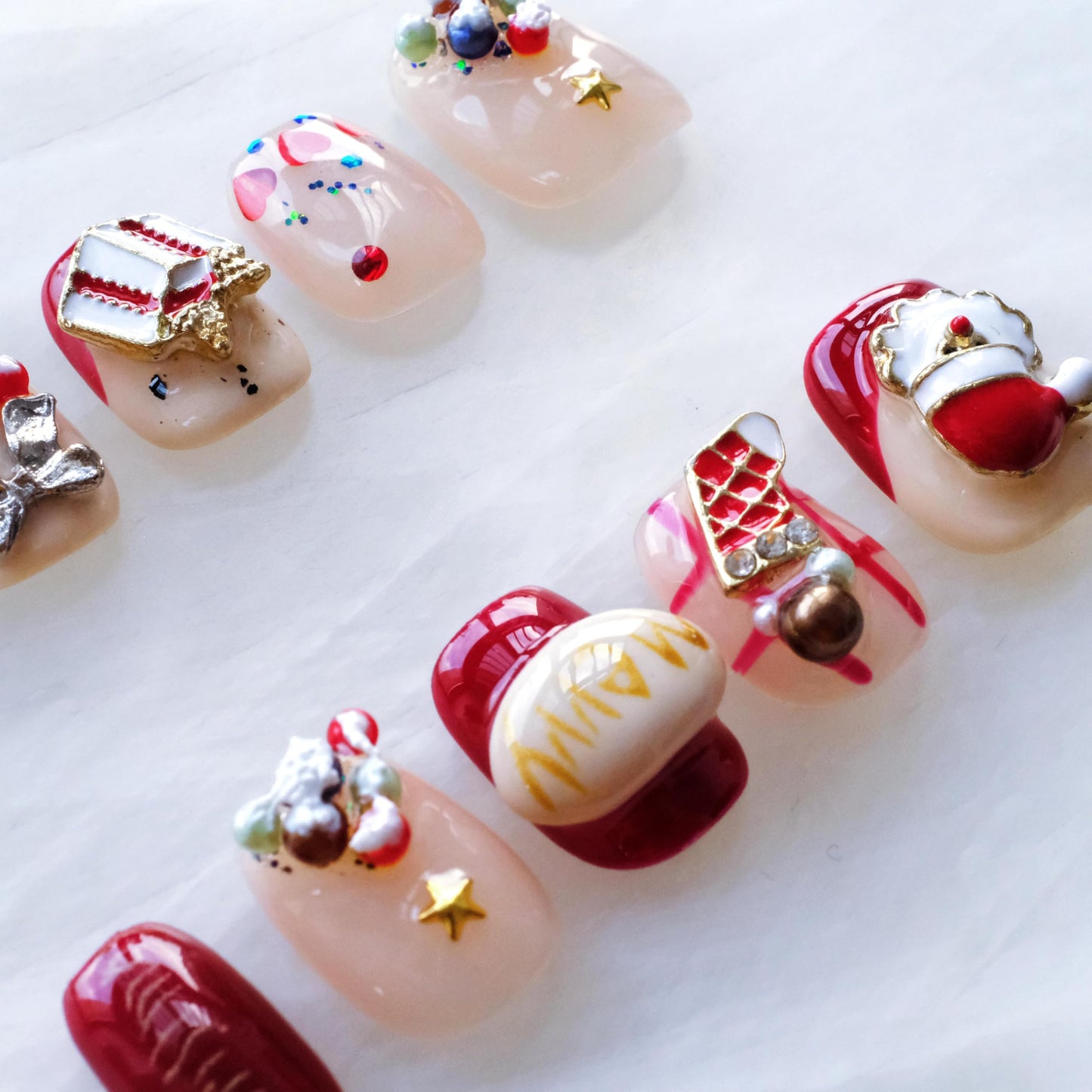 GLORS Collection Nail Painting Christmas Press-On Nails, Short Square Shape, Hand-Painted & 3D Winter Design, Holiday Party Artificial Nails, 10 Pieces (XS, SS)