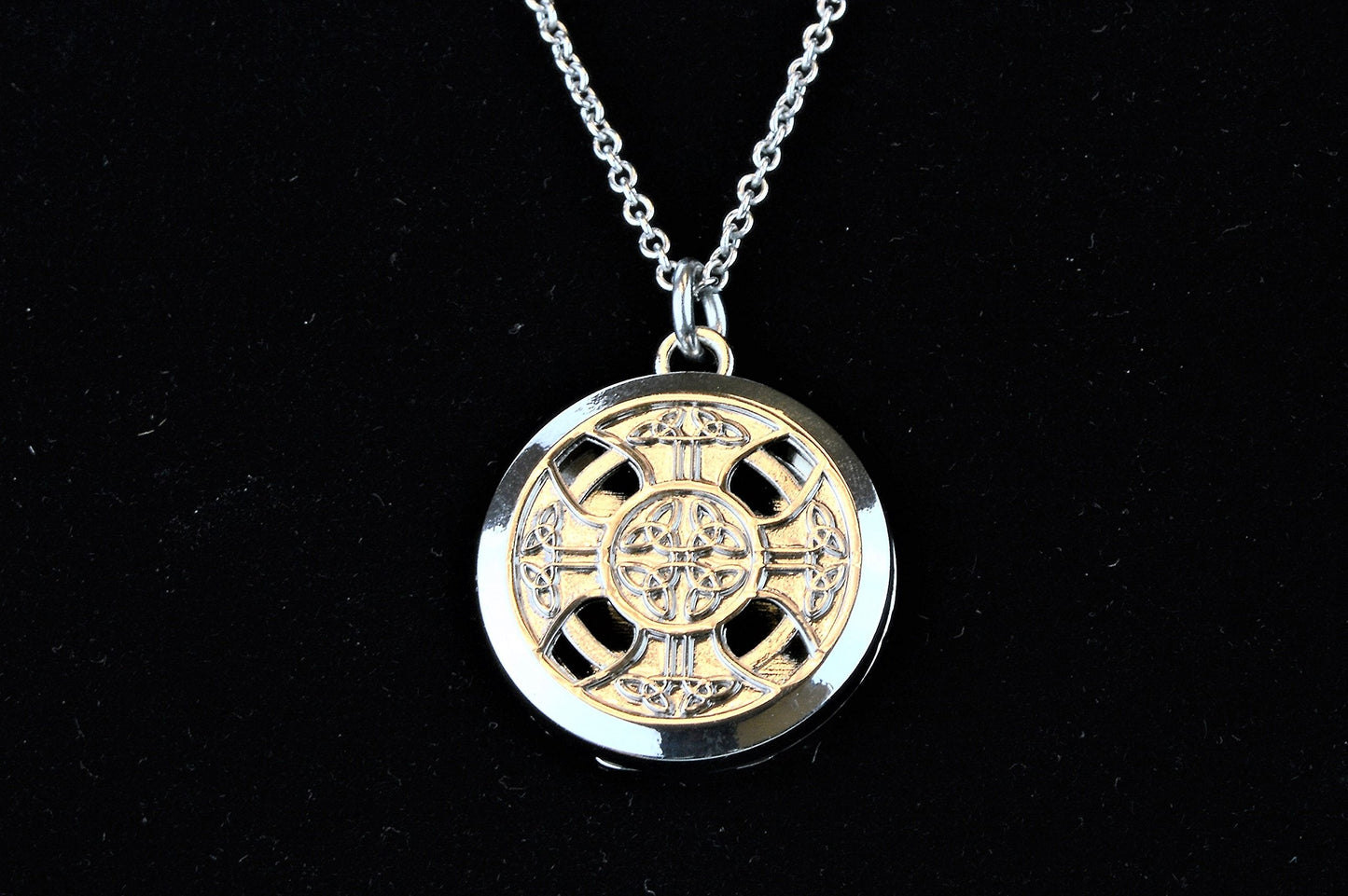 Wild Essentials Celtic Cross Essential Oil Diffuser Nickel Free Alloy Locket Pendant with 24 inch Chain, 6 Refill Pads, Customizable Color Changing Perfume Jewelry for Aromatherapy