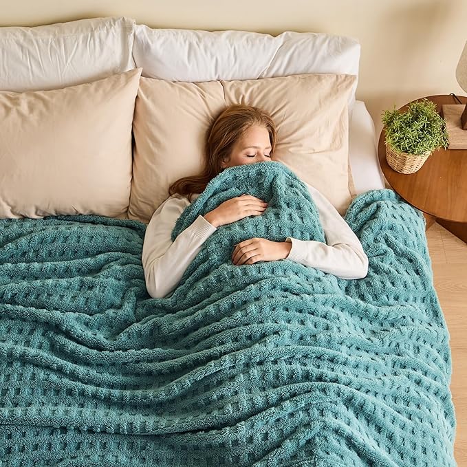 NEWCOSPLAY Super Soft King Blanket Teal Premium Silky Flannel Fleece 3D Waffle Checkered Lightweight Bed Blanket All Season Use (Light Teal, King(90"x110"))