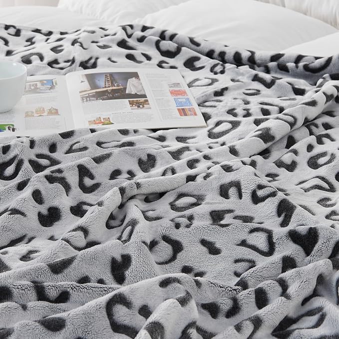 SOCHOW Flannel Fleece Cheetah Print Throw Blanket for Women, Lightweight Super Soft Cozy Plush Blanket, 50 x 60 Inches Black Leopard