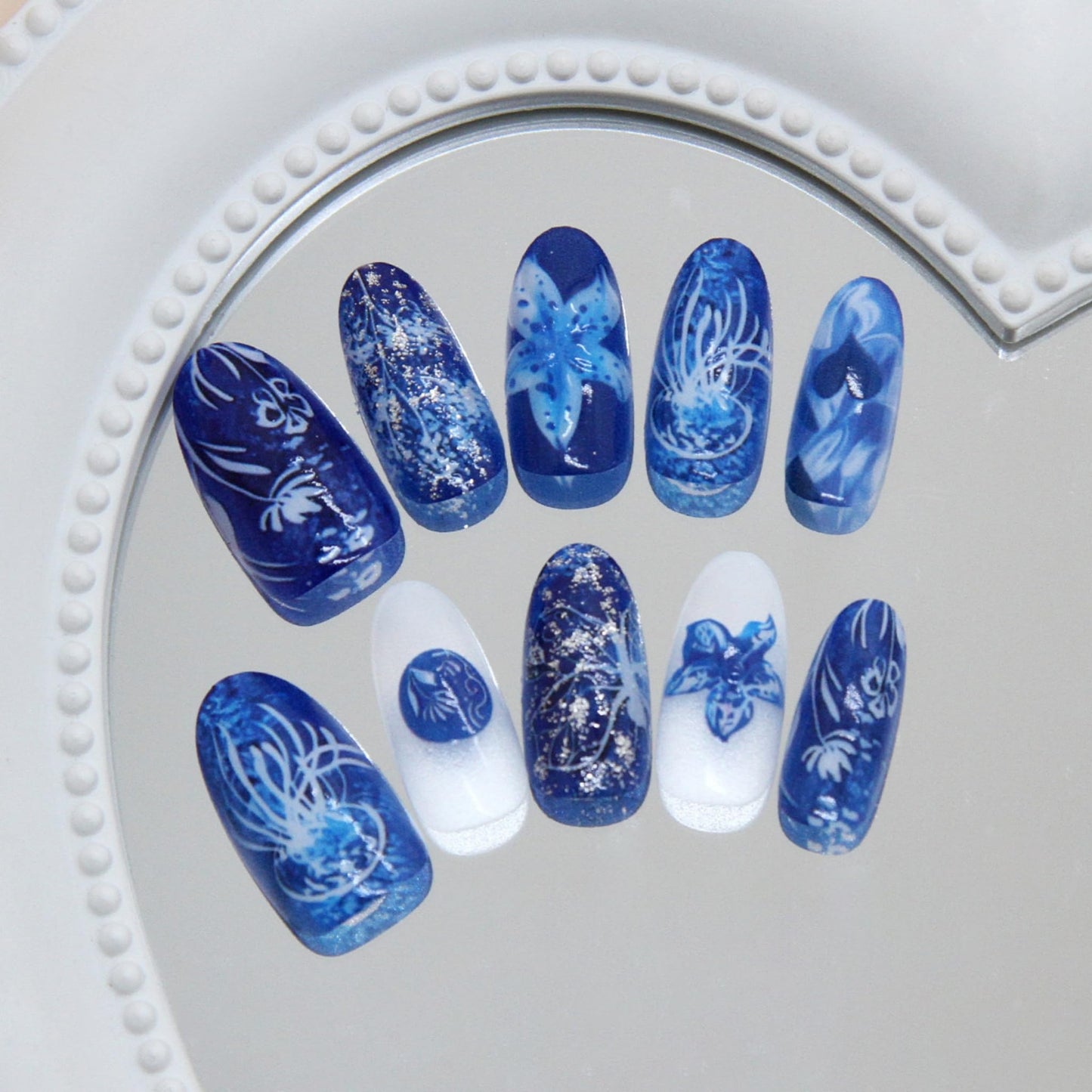 Medium Press on Nails Almond Fake Nails Blue Artificial Nail Seeneey Floral Designs Beach Stick on Nail for Women 24pcs