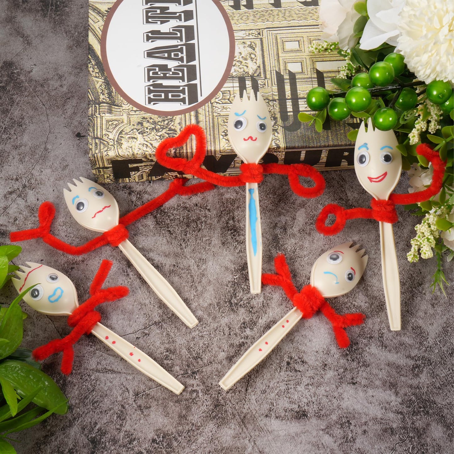 YEXEXINM 100 Sets Fork Craft Kit Disposable Creativity Sporks Fork Creativity Set Include Sporks Red Pipe Cleaners Self Adhesive Wiggle Googly Eyes and Marker Pens,Make Your Own Craft Kit