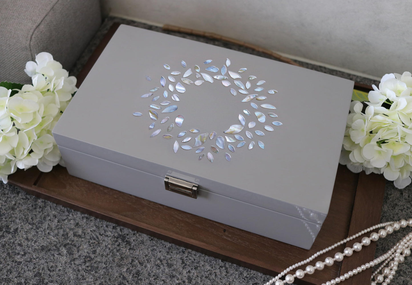 MADDesign Mother of Pearl Jewelry Organizer Box Handmade Lacquered Flower Petals Pattern (Gray)