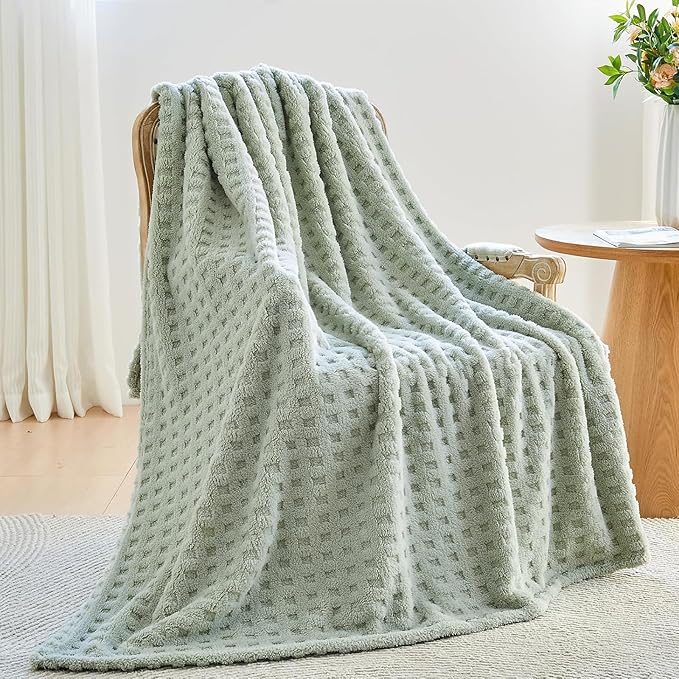 NEWCOSPLAY Super Soft Twin Blanket Green Premium Silky Flannel Fleece 3D Waffle Checkered Lightweight Bed Blanket All Season Use (Sage Green, Twin(60"x80"))