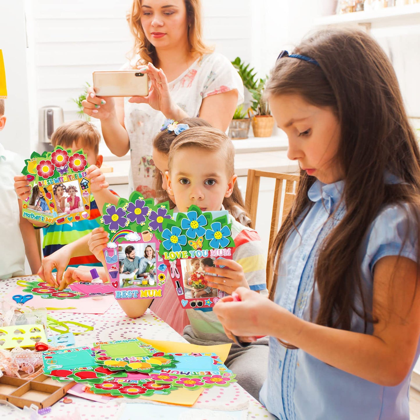 Fuutreo 96 Pieces Mother's Day Craft Kit, Mother's Day DIY Picture Frame, 48 Paper Photo Frames with 48 Sticker Sheets, DIY Classroom Activity, Party Decor, Mom Gift(Flower)